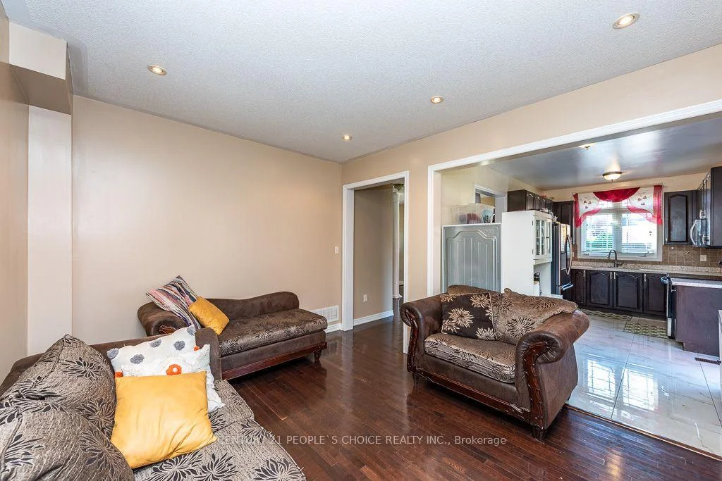 Photo 15 of 1 Bouvier Gate, Brampton, Fletcher's Meadow — HOMEH