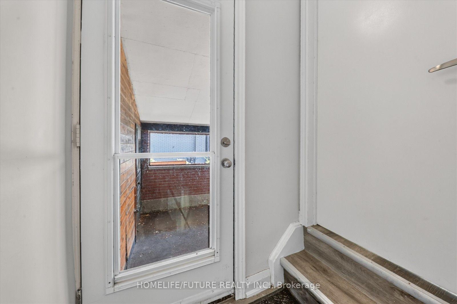 Photo 2 of 7 Cardill Crescent, Waterloo, Beechwood/University — HOMEH