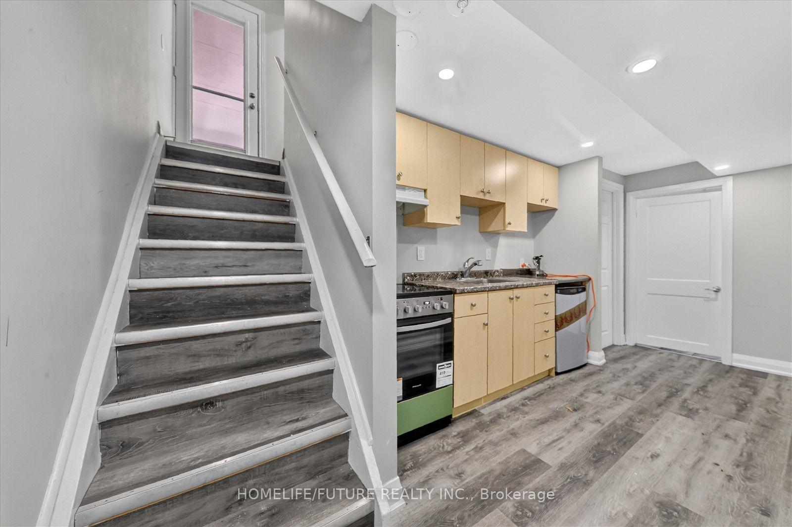 Photo 3 of 7 Cardill Crescent, Waterloo, Beechwood/University — HOMEH