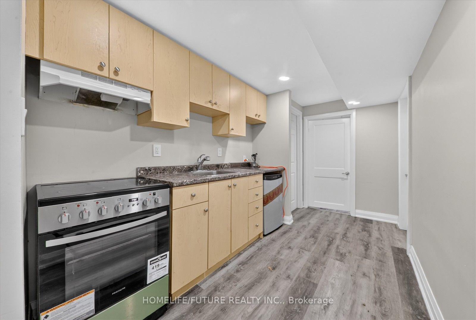 Photo 5 of 7 Cardill Crescent, Waterloo, Beechwood/University — HOMEH
