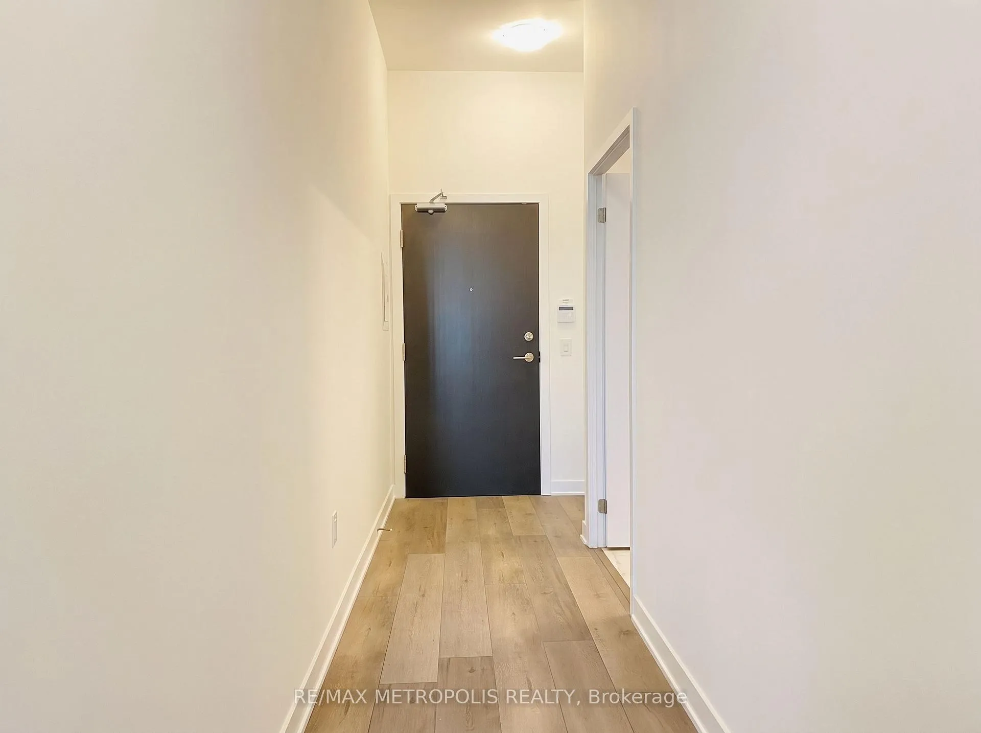 Photo 2 of Unit 211, 10 Honeycrisp Crescent, Vaughan, Vaughan Corporate Centre — HOMEH