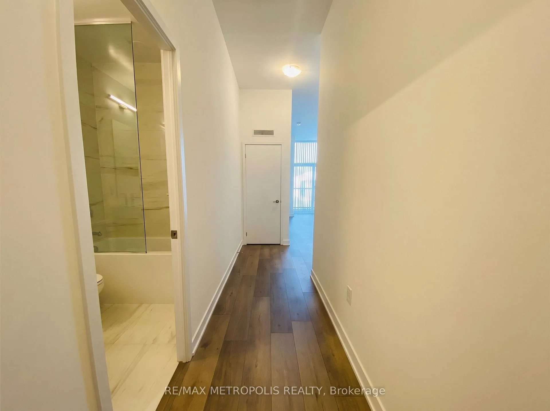 Photo 3 of Unit 211, 10 Honeycrisp Crescent, Vaughan, Vaughan Corporate Centre — HOMEH