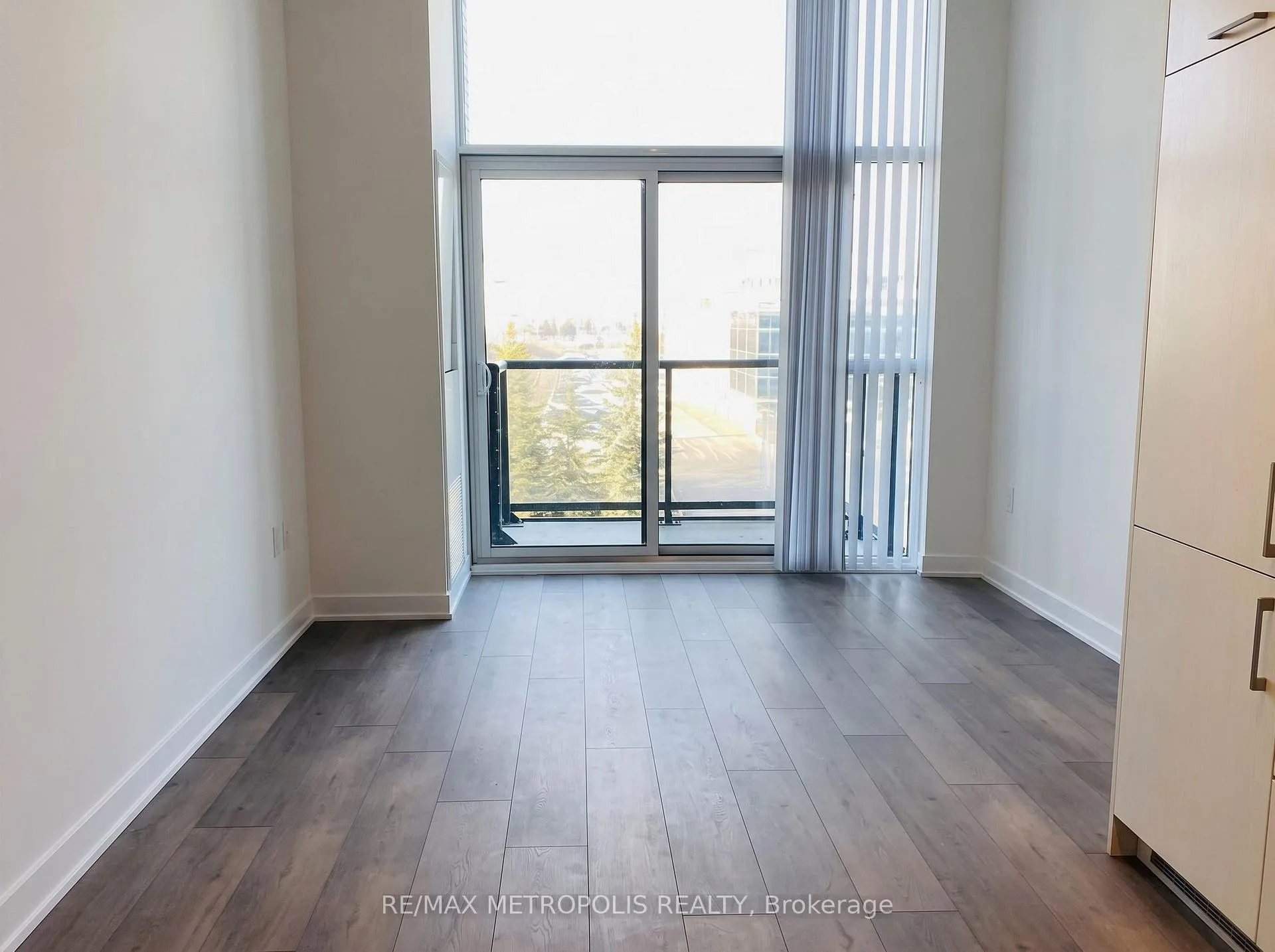 Photo 7 of Unit 211, 10 Honeycrisp Crescent, Vaughan, Vaughan Corporate Centre — HOMEH