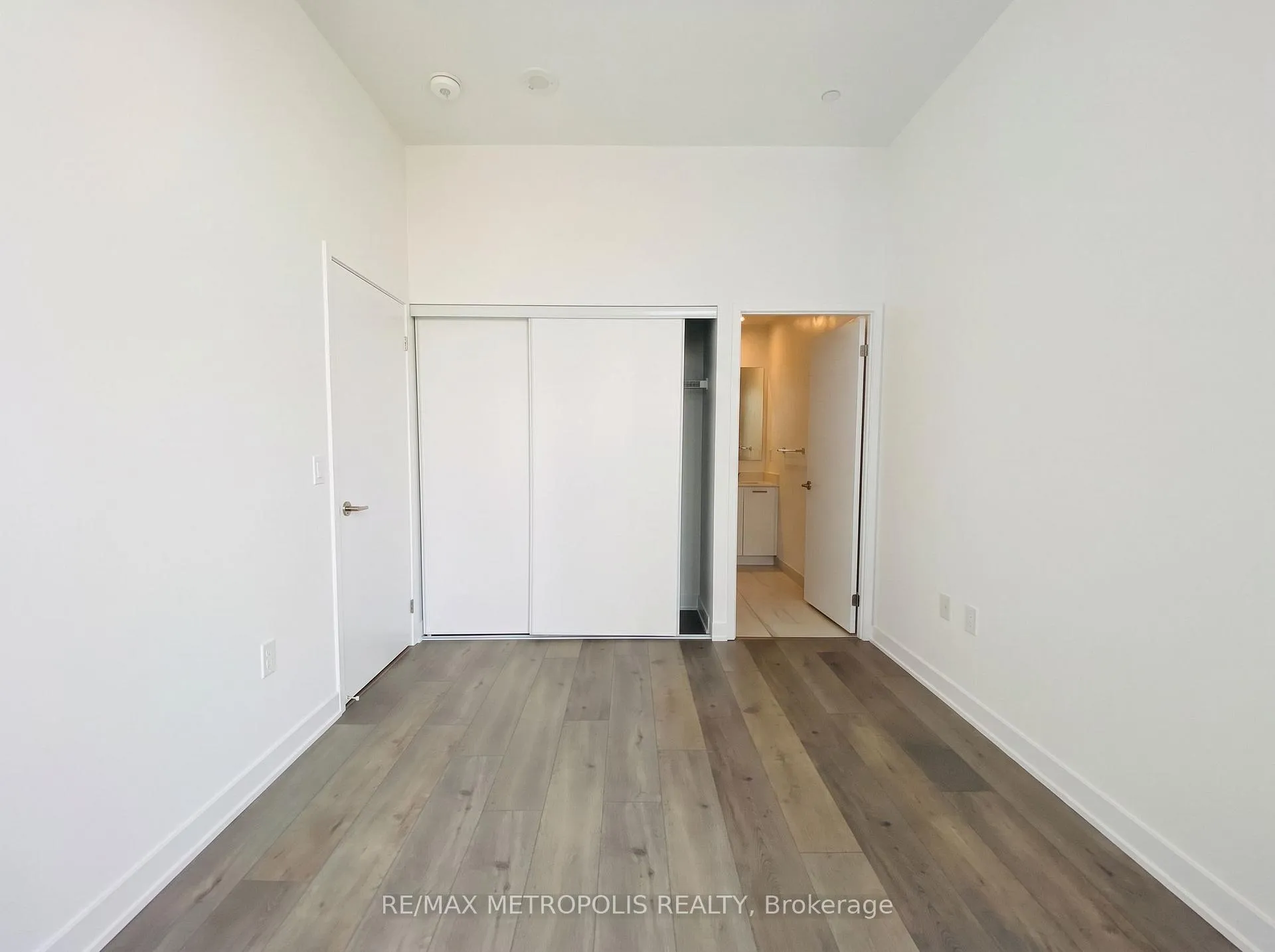 Photo 9 of Unit 211, 10 Honeycrisp Crescent, Vaughan, Vaughan Corporate Centre — HOMEH