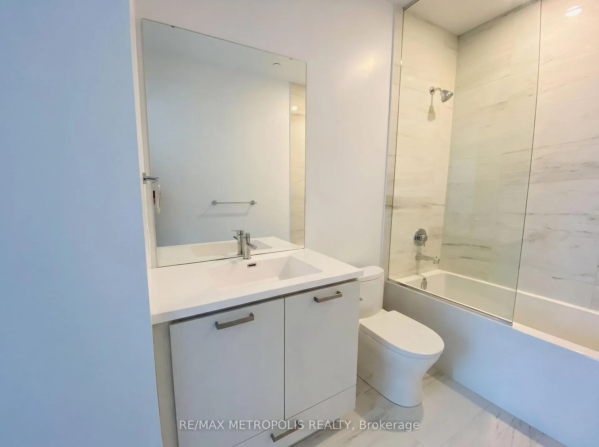 Photo 11 of Unit 211, 10 Honeycrisp Crescent, Vaughan, Vaughan Corporate Centre — HOMEH