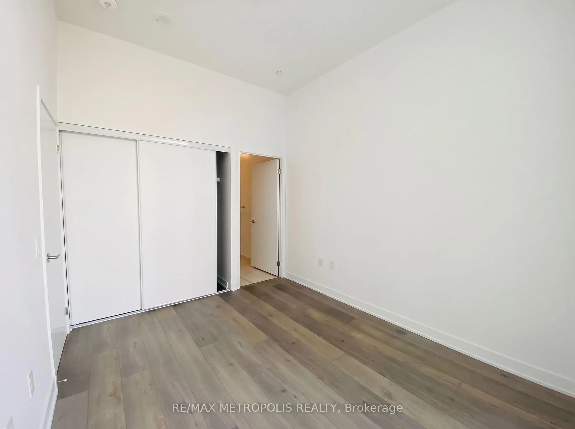 Photo 13 of Unit 211, 10 Honeycrisp Crescent, Vaughan, Vaughan Corporate Centre — HOMEH