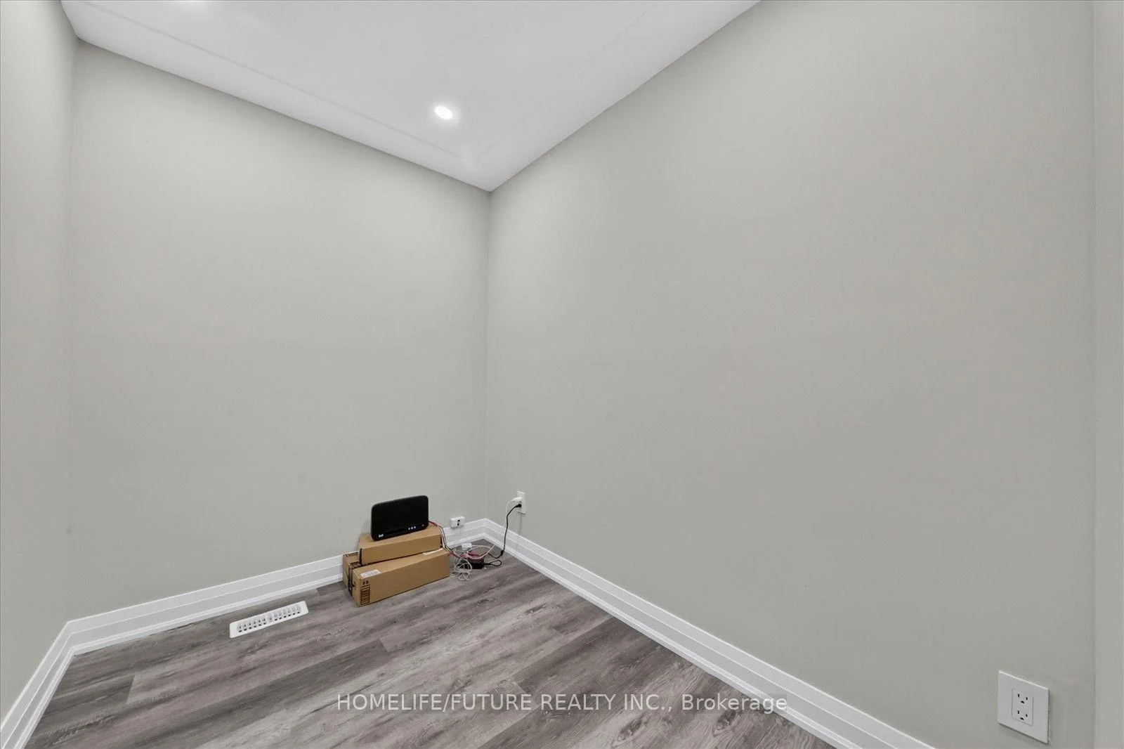 Photo 12 of Unit Room A, 7 Cardill Crescent, Waterloo, Beechwood/University — HOMEH