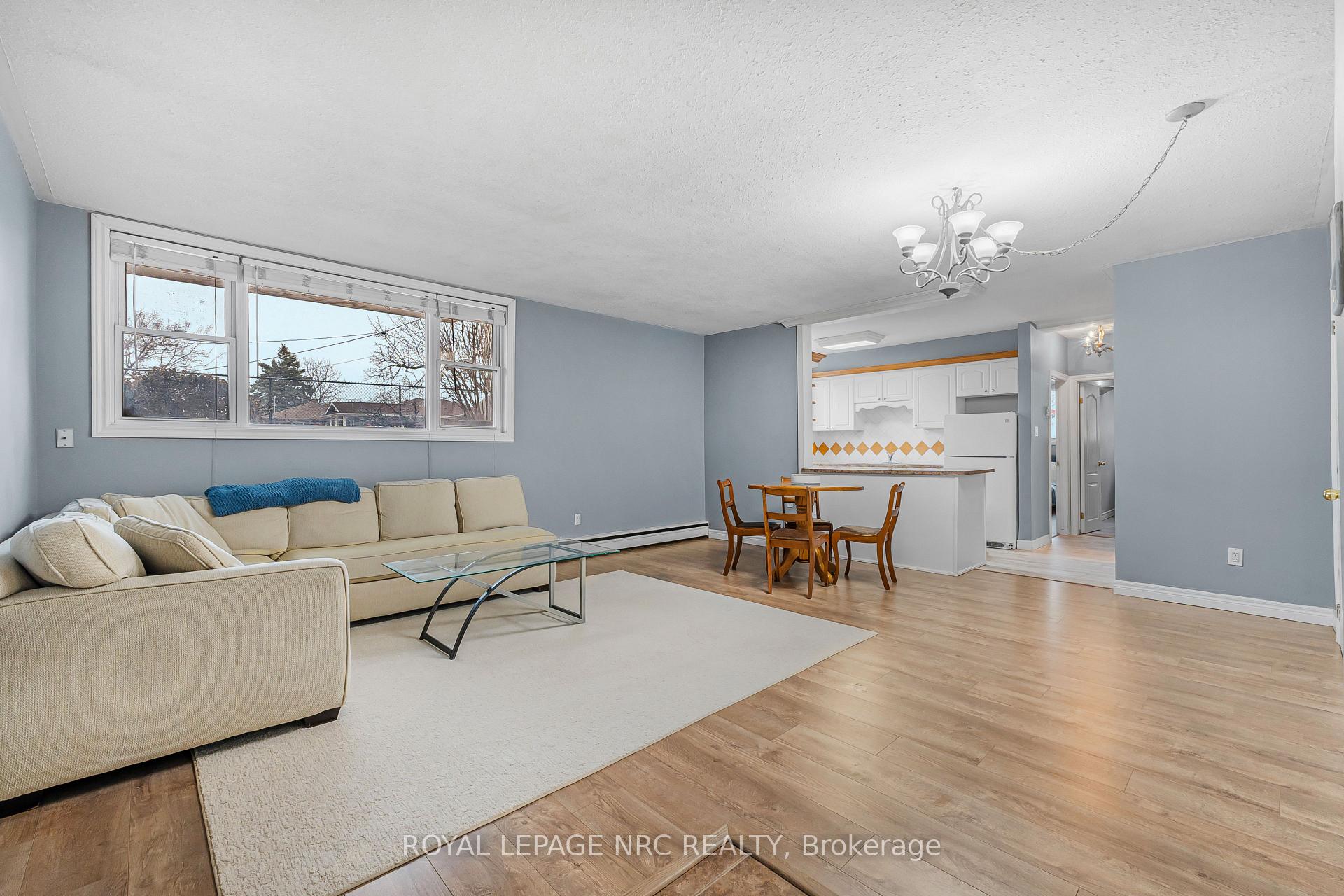 Photo 2 of Unit 7, 454 Carlton Street, St. Catharines, Facer — HOMEH