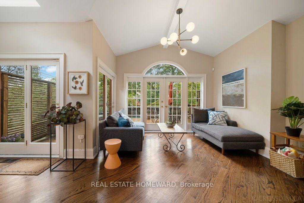 Photo 14 of 69 Walmsley Boulevard, Toronto, Yonge-St. Clair — HOMEH