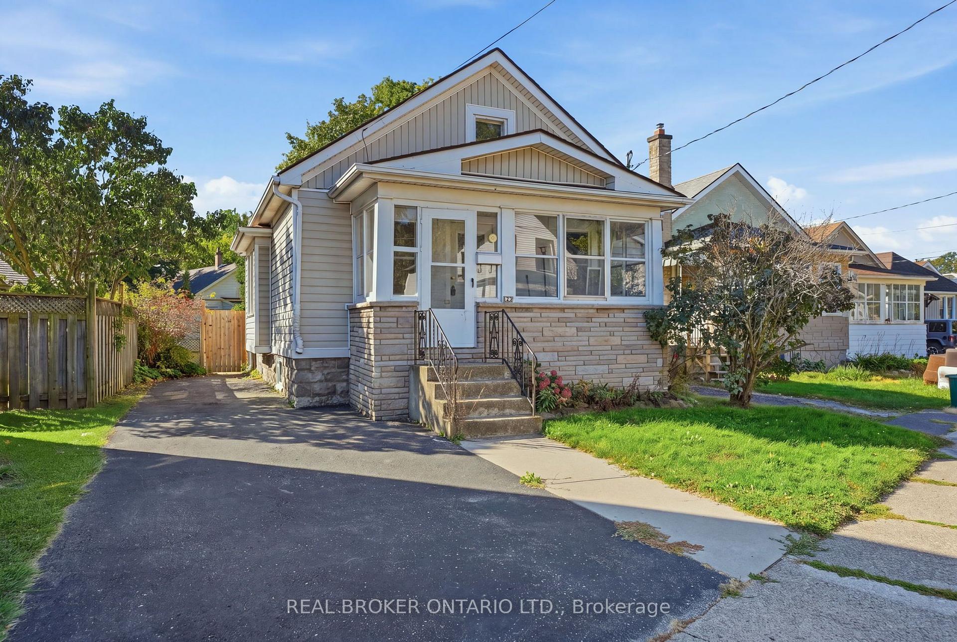 Photo 2 of 132 Grass Avenue, St. Catharines, Downtown — HOMEH
