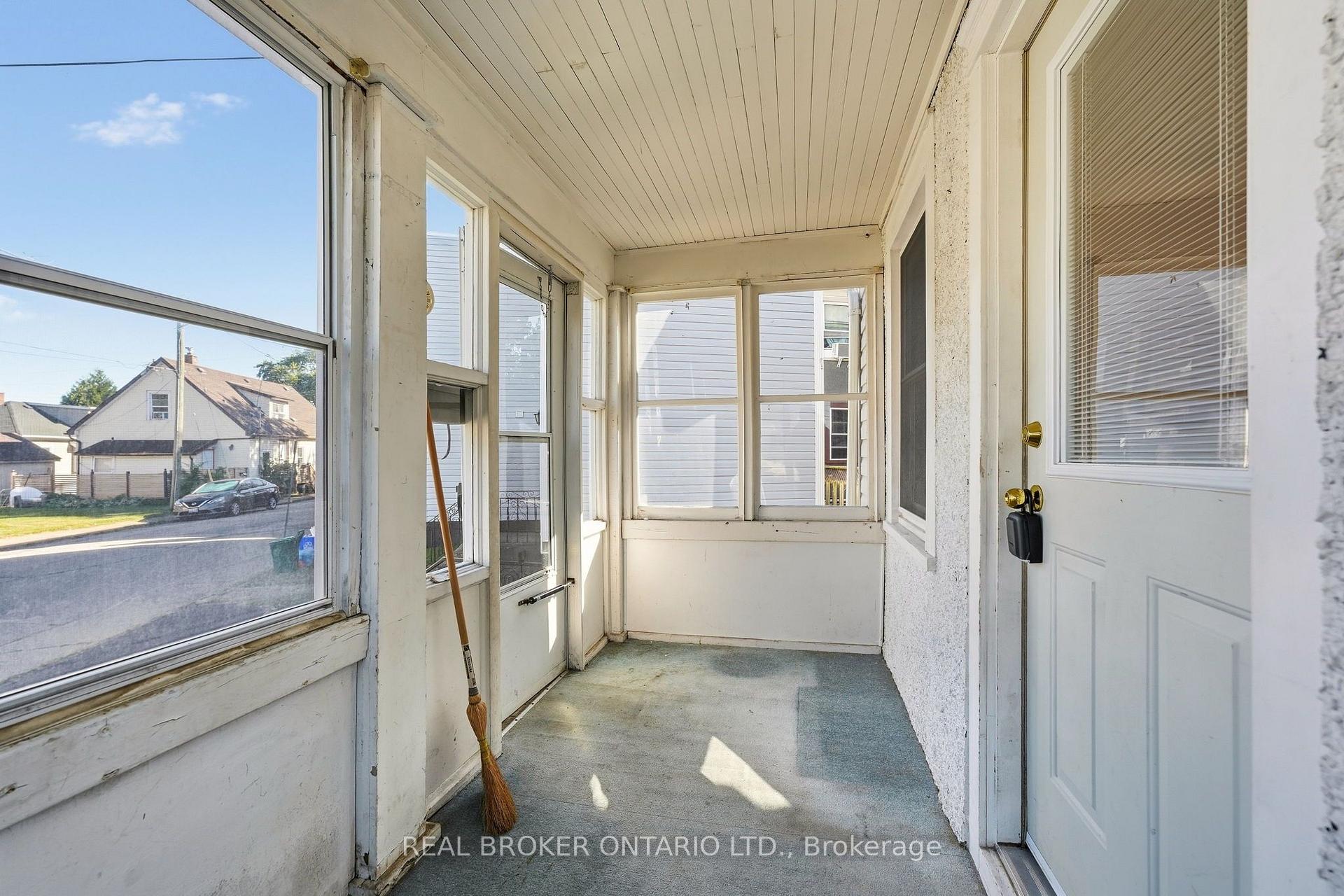 Photo 5 of 132 Grass Avenue, St. Catharines, Downtown — HOMEH