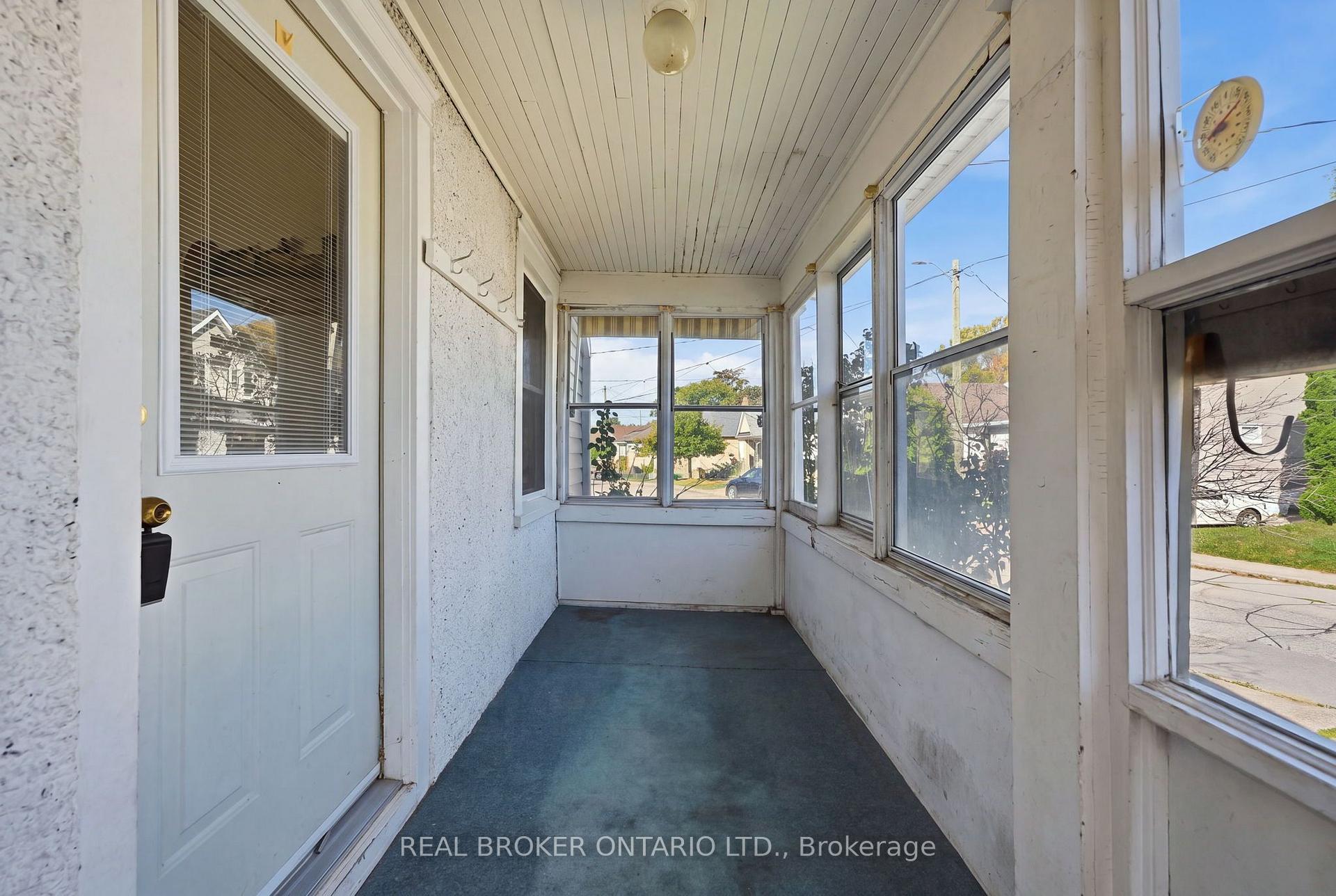 Photo 6 of 132 Grass Avenue, St. Catharines, Downtown — HOMEH