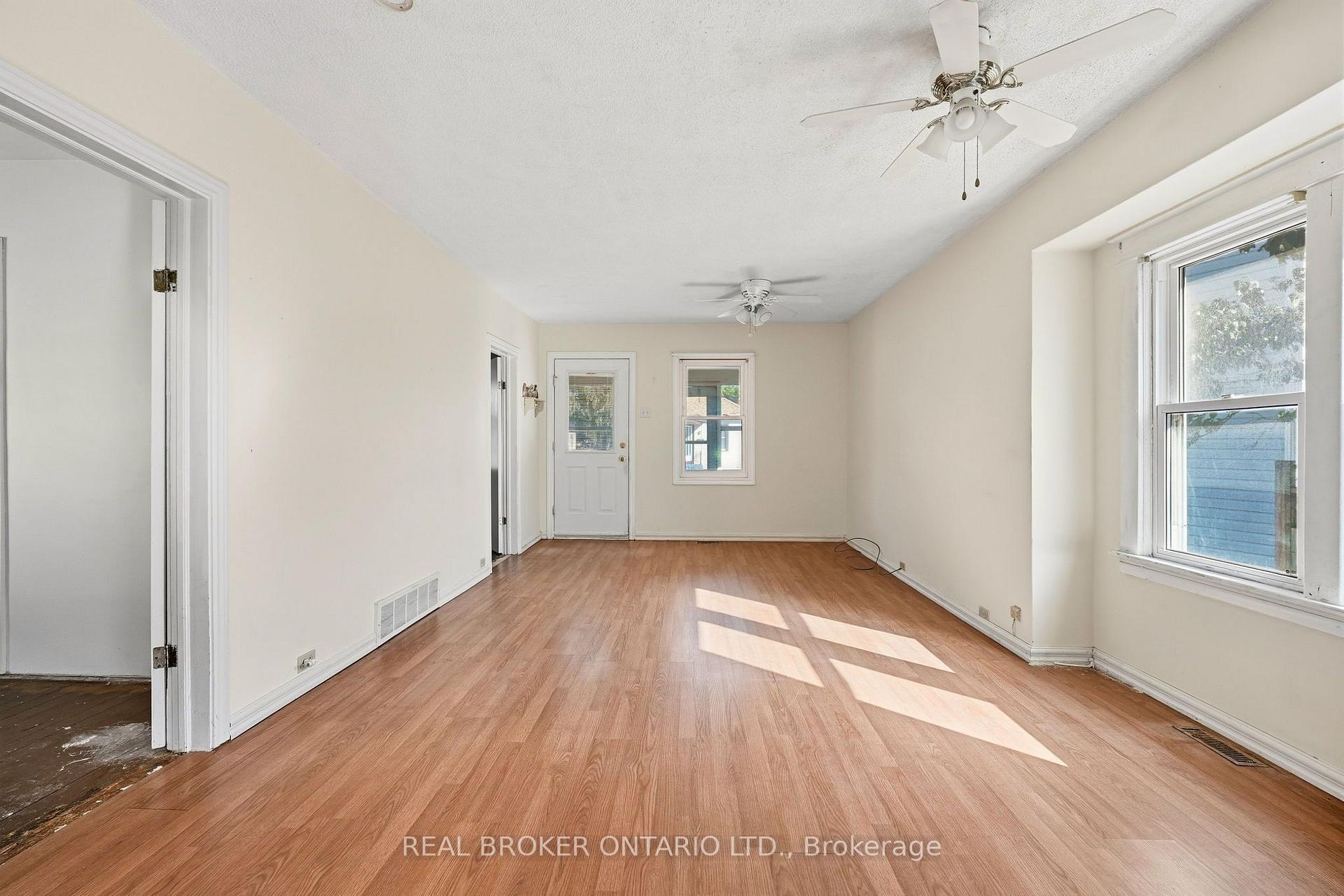 Photo 7 of 132 Grass Avenue, St. Catharines, Downtown — HOMEH