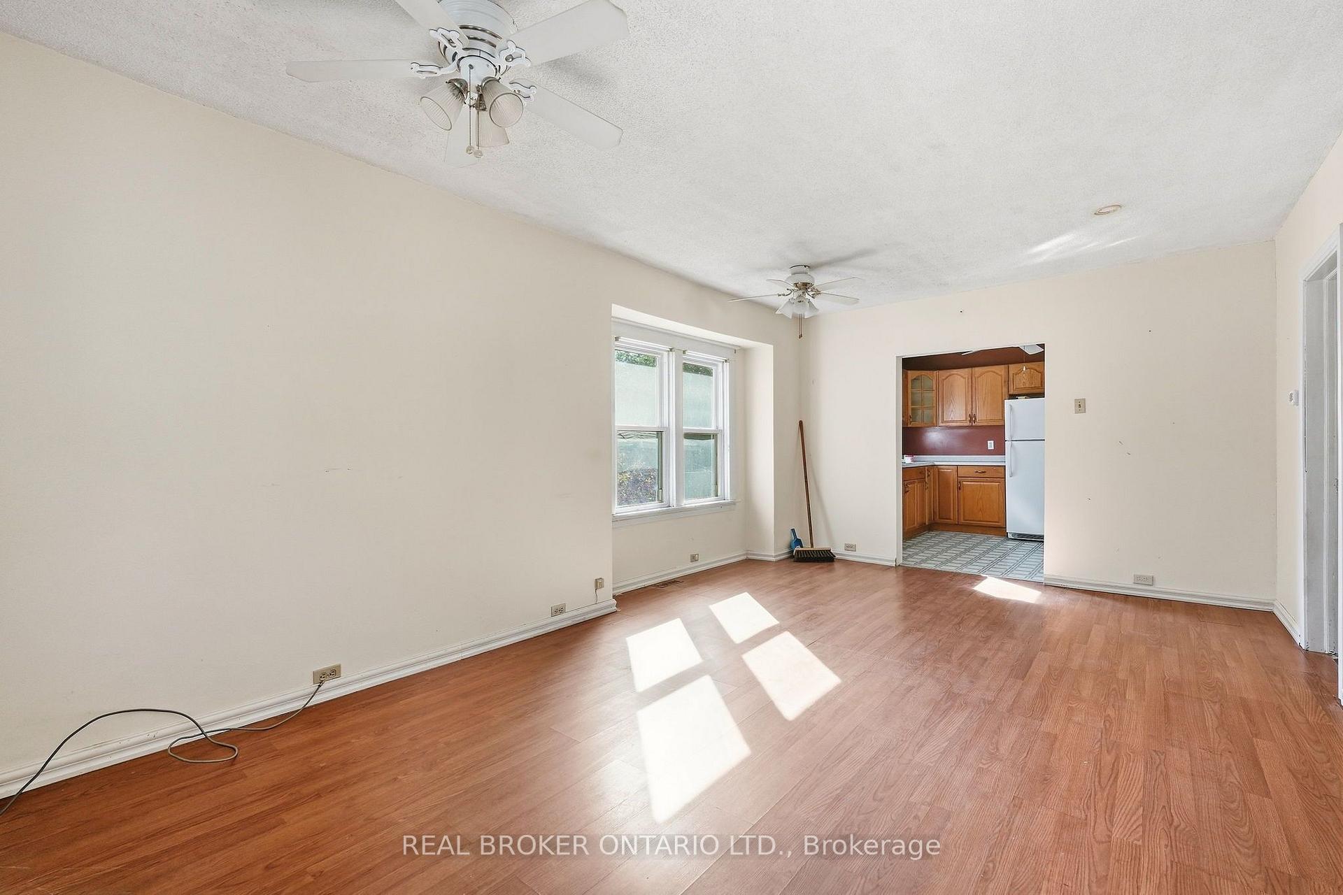 Photo 9 of 132 Grass Avenue, St. Catharines, Downtown — HOMEH