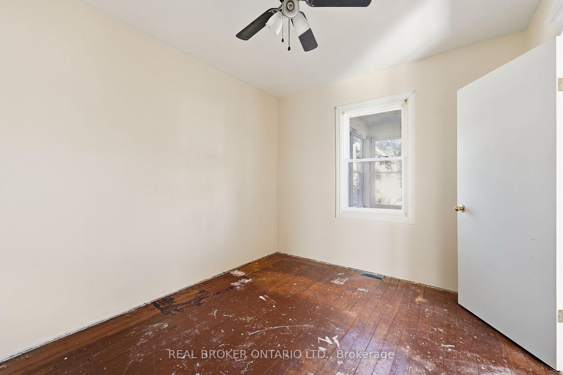 Photo 10 of 132 Grass Avenue, St. Catharines, Downtown — HOMEH