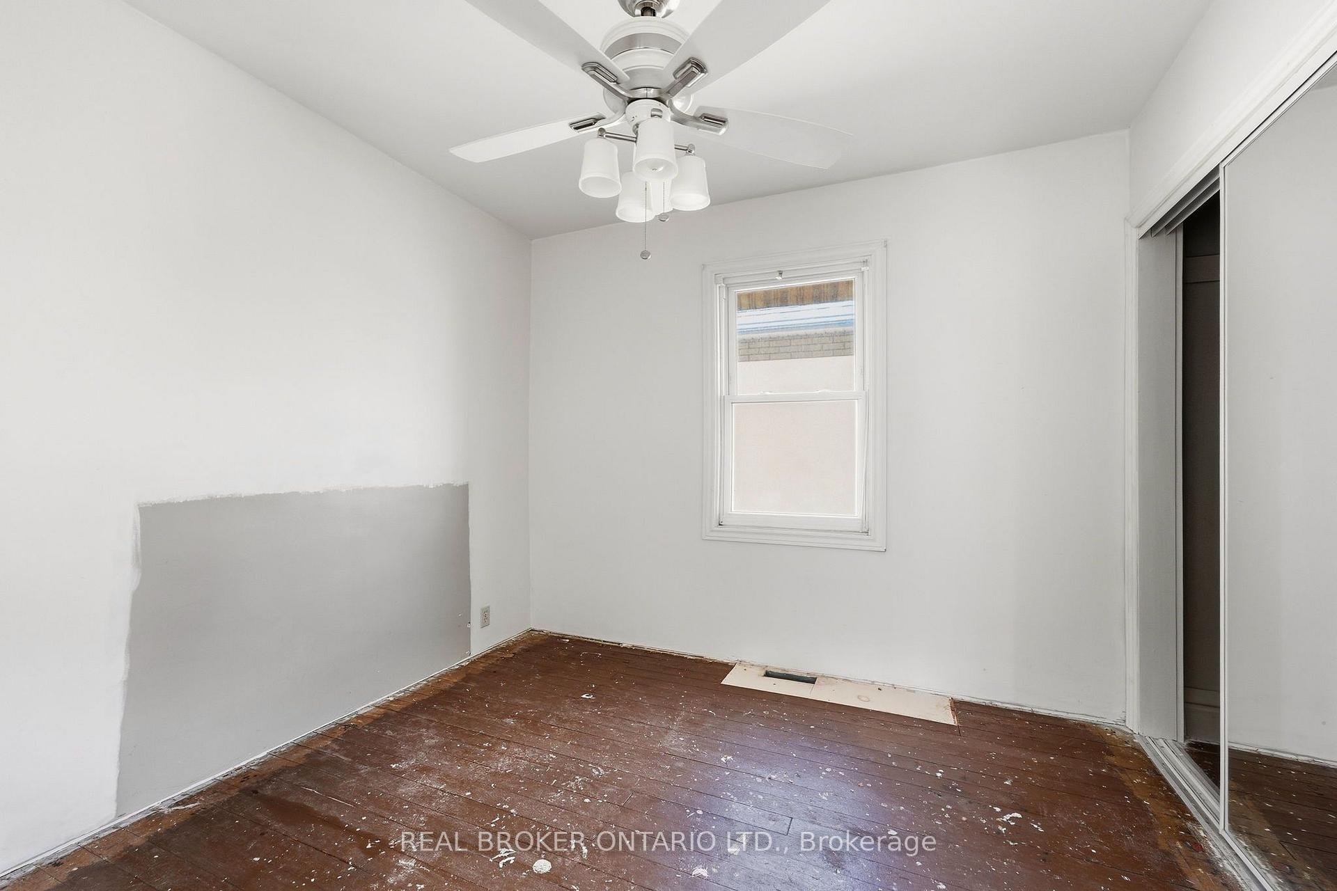 Photo 12 of 132 Grass Avenue, St. Catharines, Downtown — HOMEH
