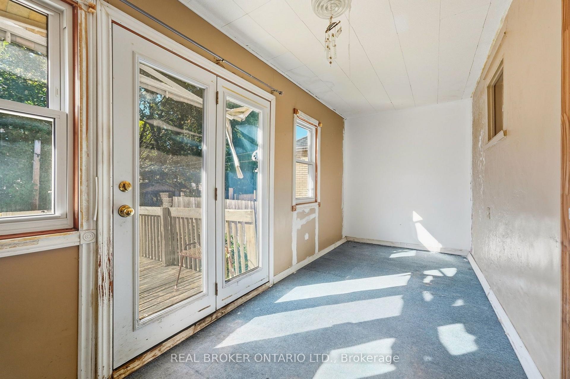 Photo 18 of 132 Grass Avenue, St. Catharines, Downtown — HOMEH