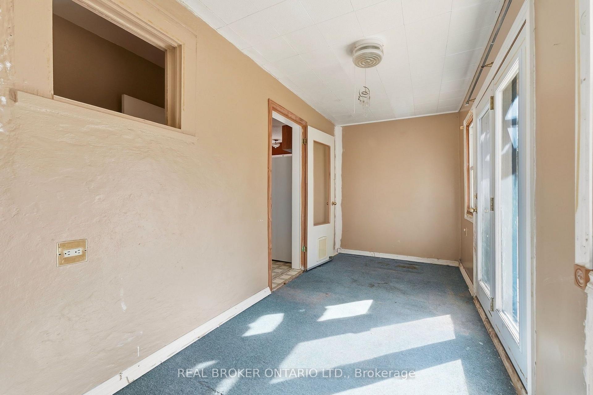 Photo 19 of 132 Grass Avenue, St. Catharines, Downtown — HOMEH
