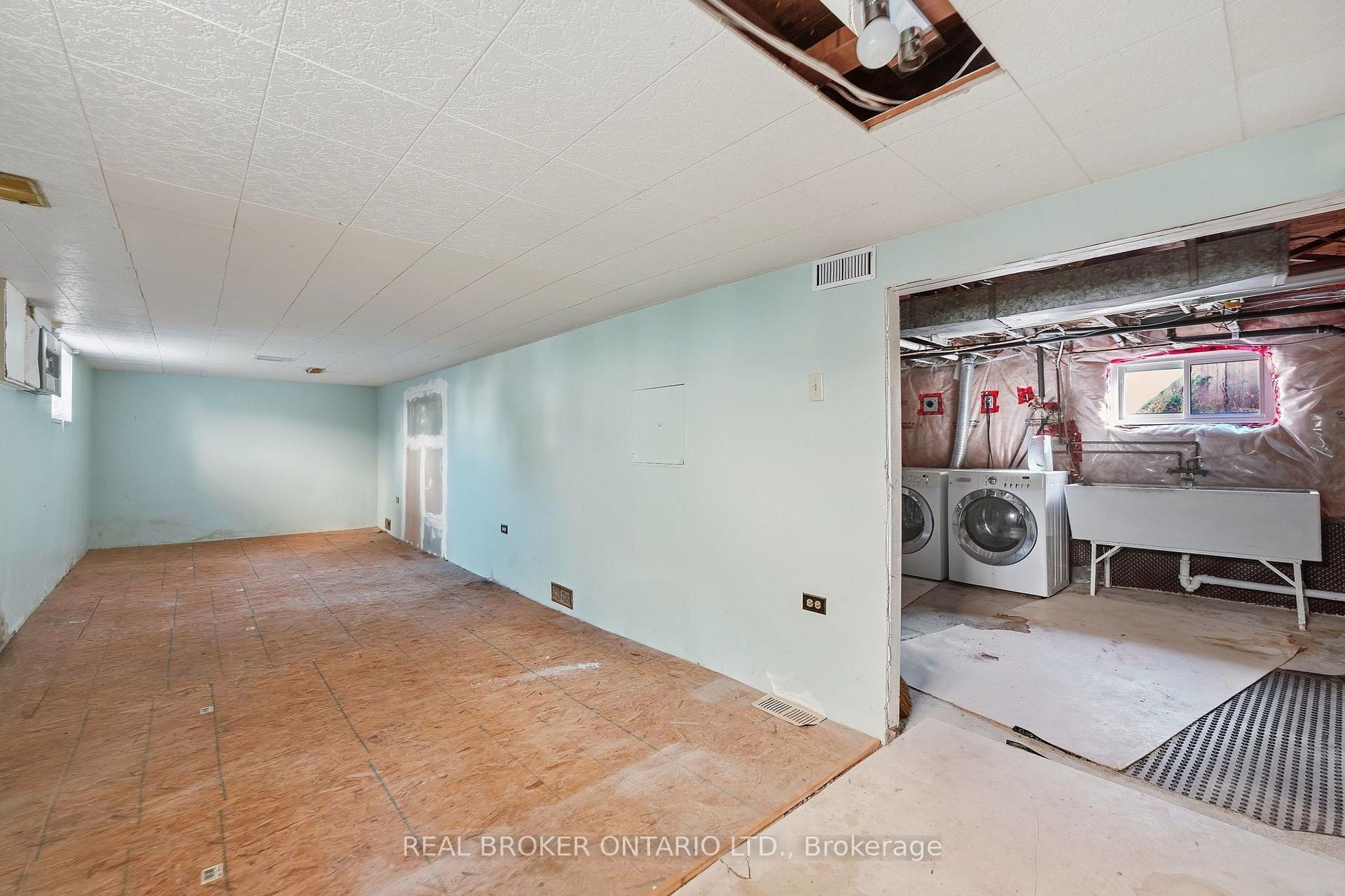 Photo 20 of 132 Grass Avenue, St. Catharines, Downtown — HOMEH
