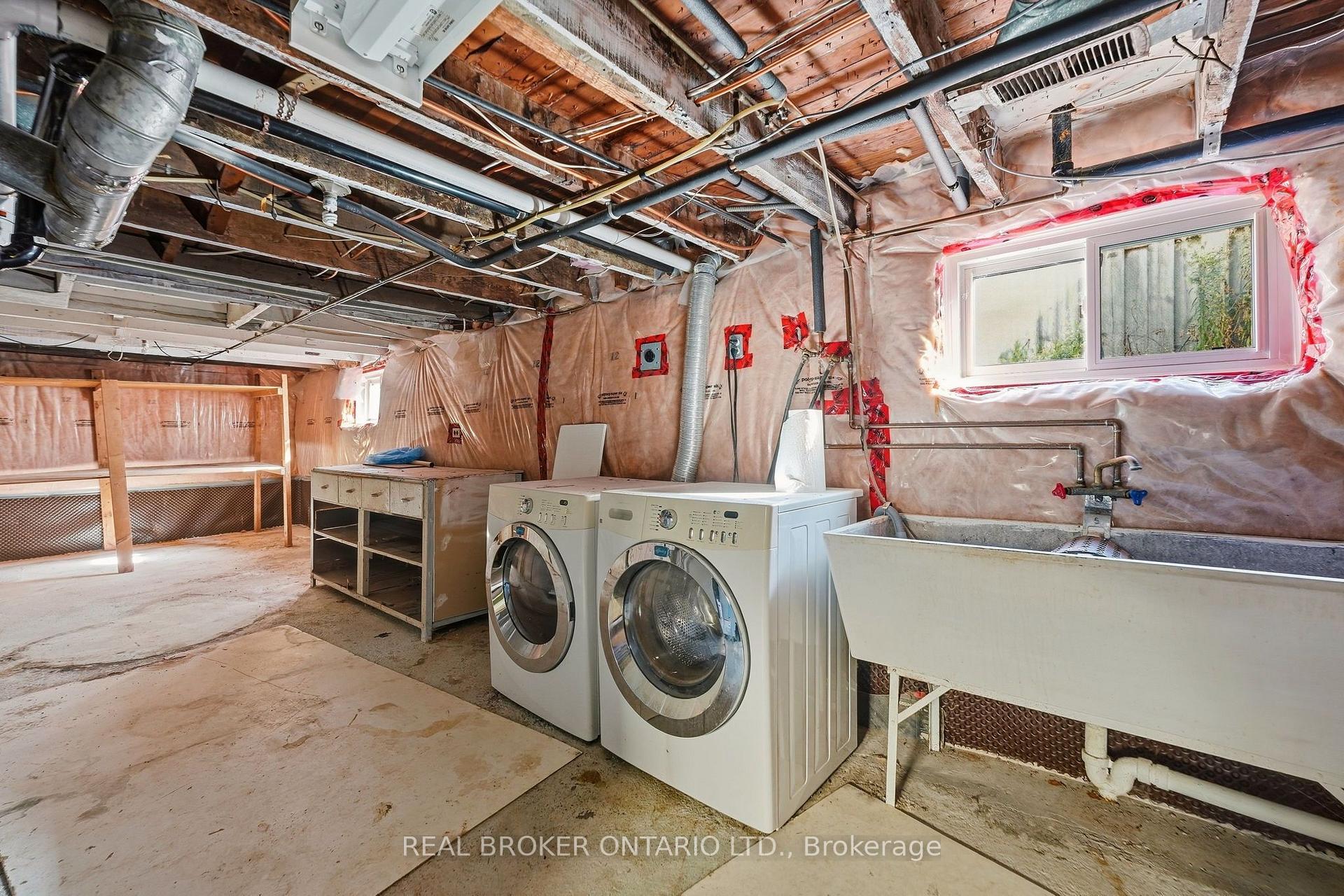 Photo 21 of 132 Grass Avenue, St. Catharines, Downtown — HOMEH
