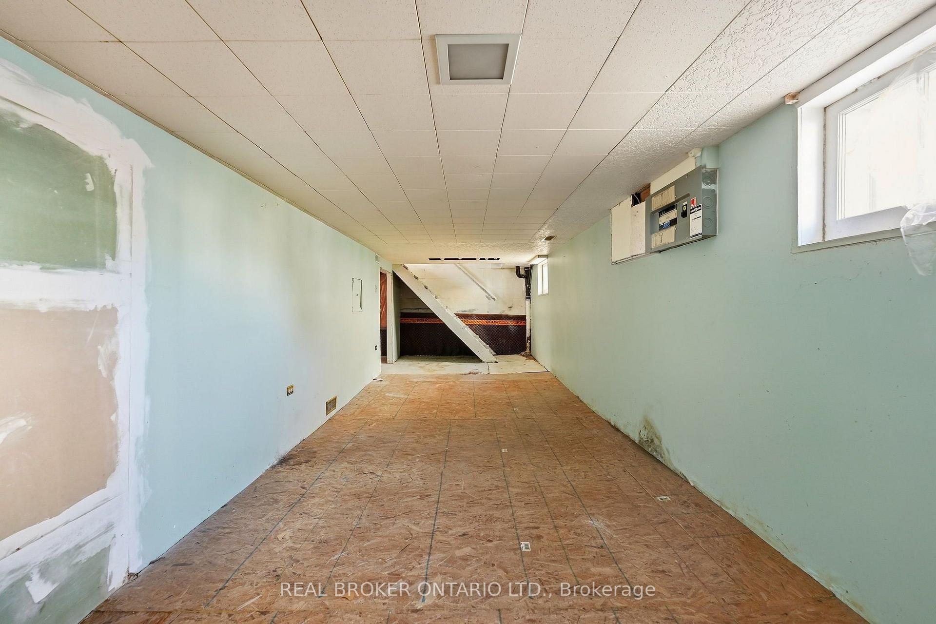 Photo 22 of 132 Grass Avenue, St. Catharines, Downtown — HOMEH
