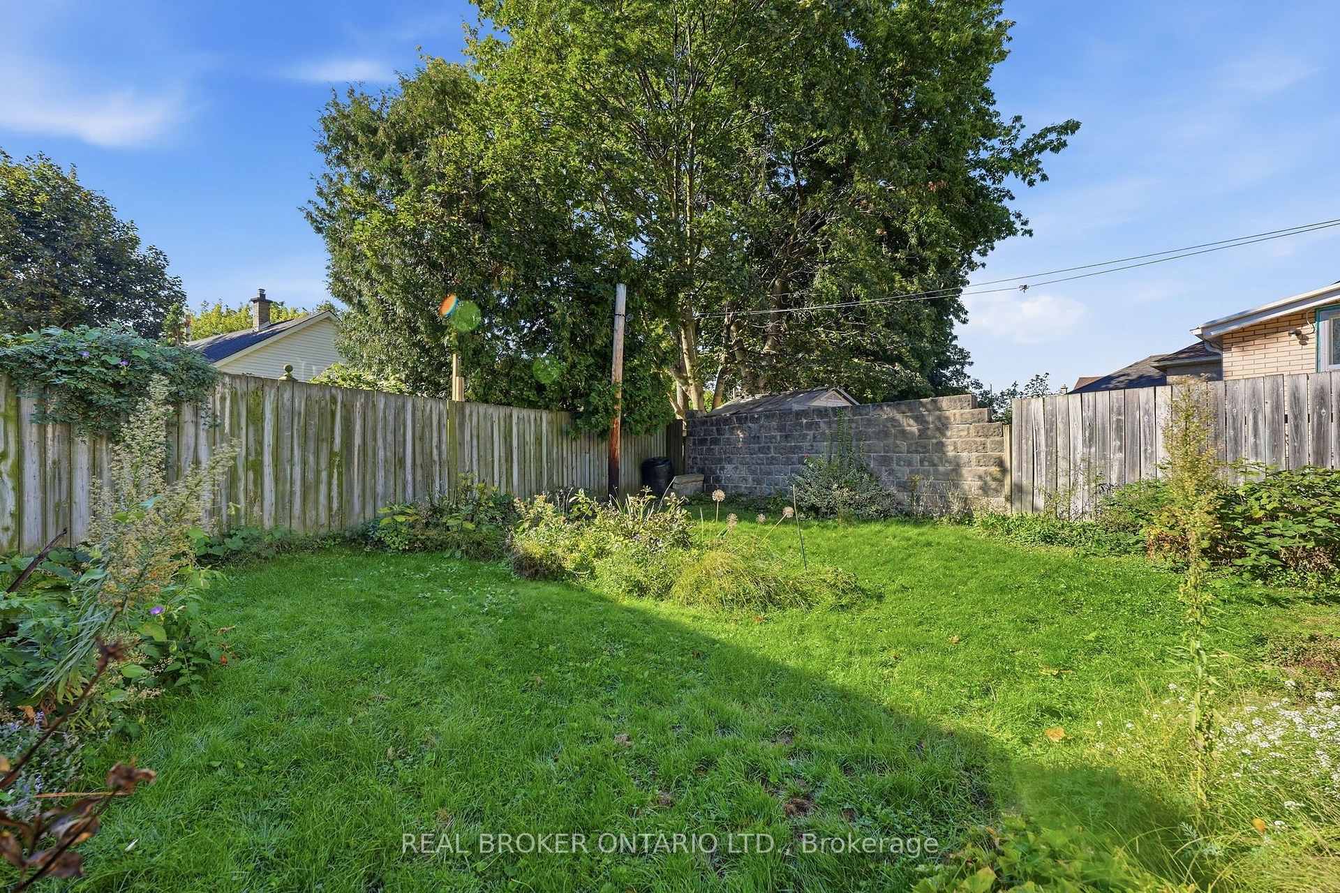 Photo 26 of 132 Grass Avenue, St. Catharines, Downtown — HOMEH