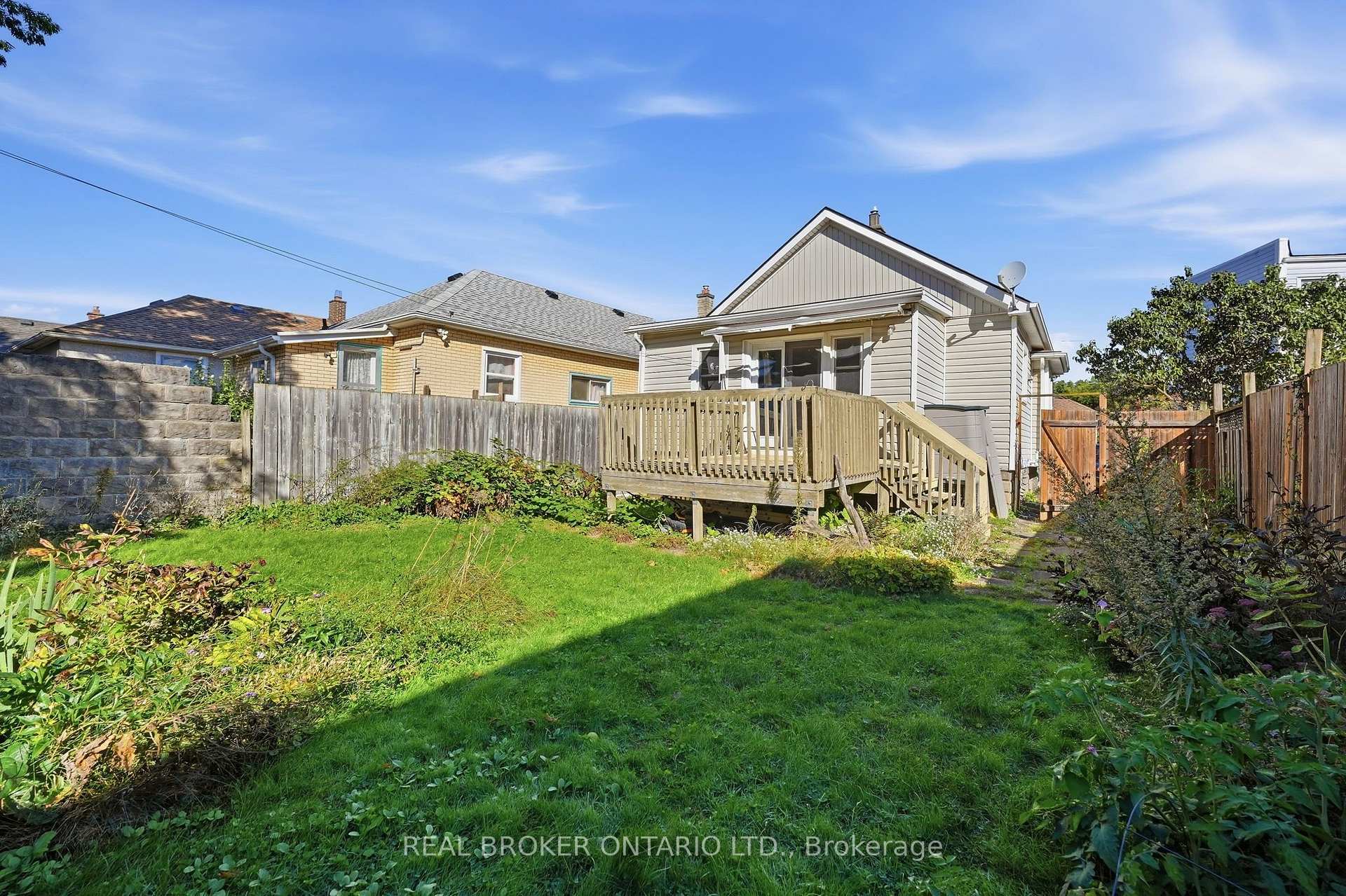 Photo 28 of 132 Grass Avenue, St. Catharines, Downtown — HOMEH