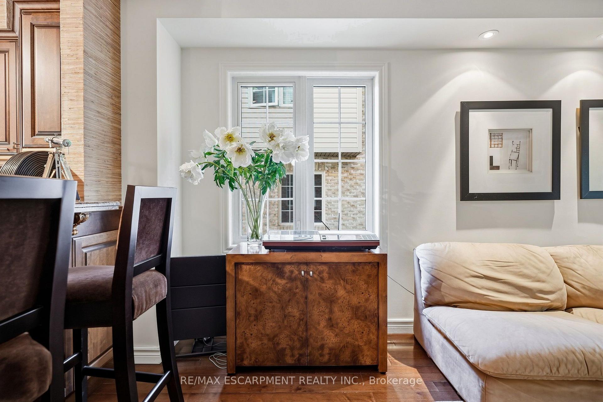 Photo 13 of Unit 52, 3480 Upper Middle Road, Burlington, Palmer — HOMEH