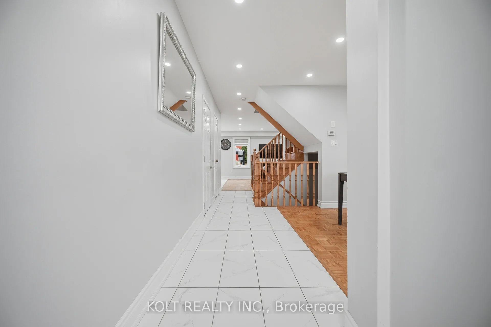 Photo 6 of 34 Saddleback Square, Brampton, Fletcher's Creek Village — HOMEH