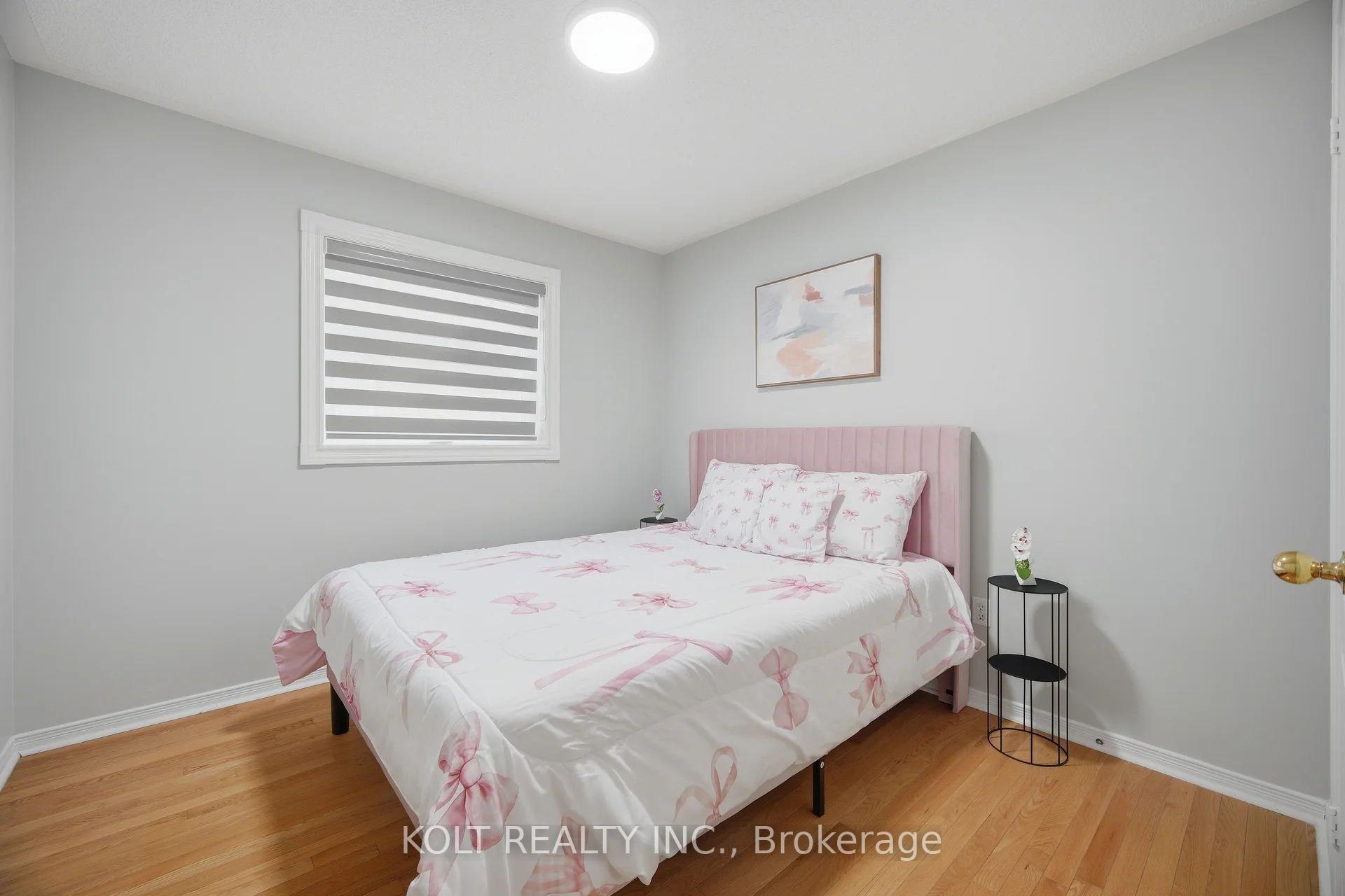 Photo 32 of 34 Saddleback Square, Brampton, Fletcher's Creek Village — HOMEH