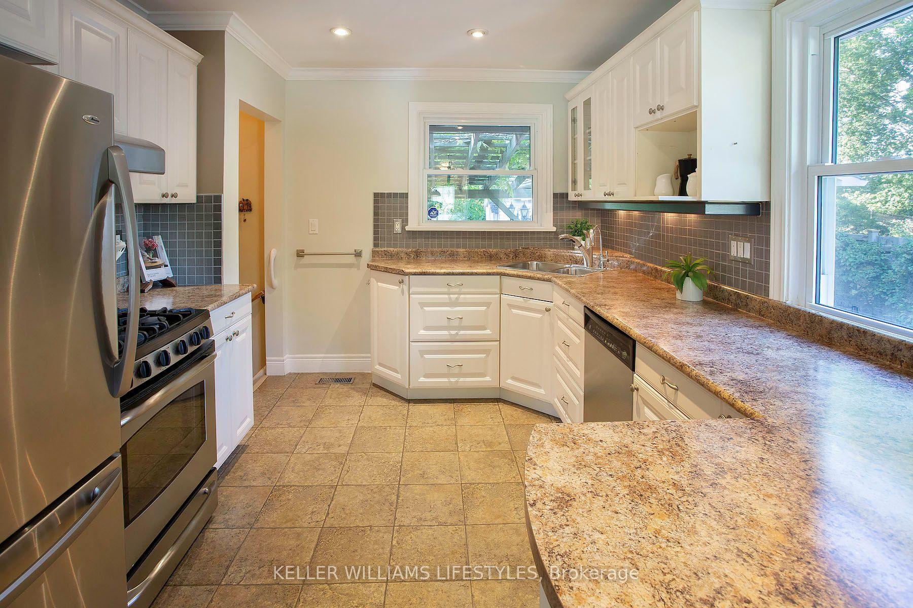 Photo 9 of 155 Trowbridge Avenue, London, South D — HOMEH