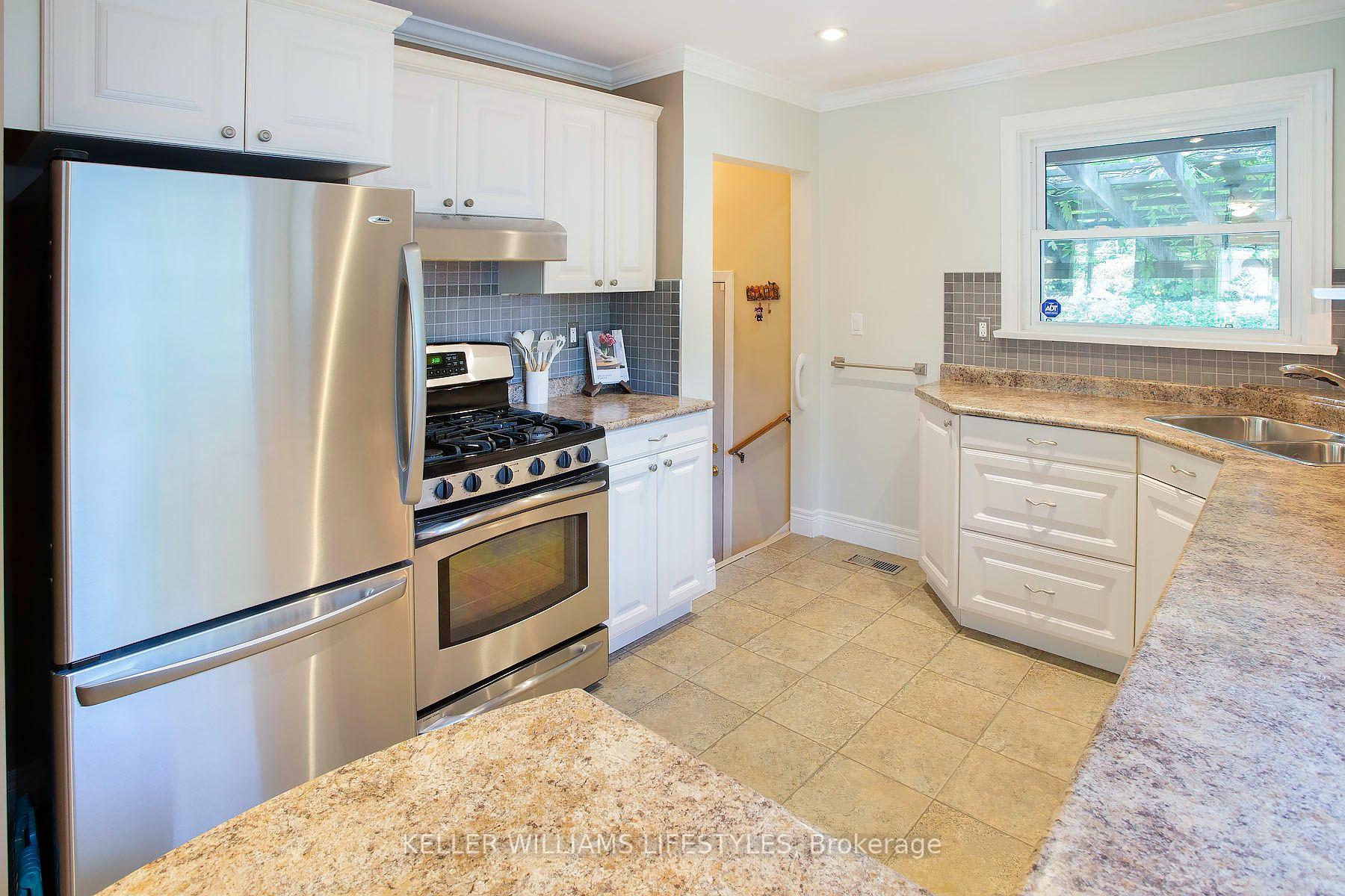 Photo 12 of 155 Trowbridge Avenue, London, South D — HOMEH