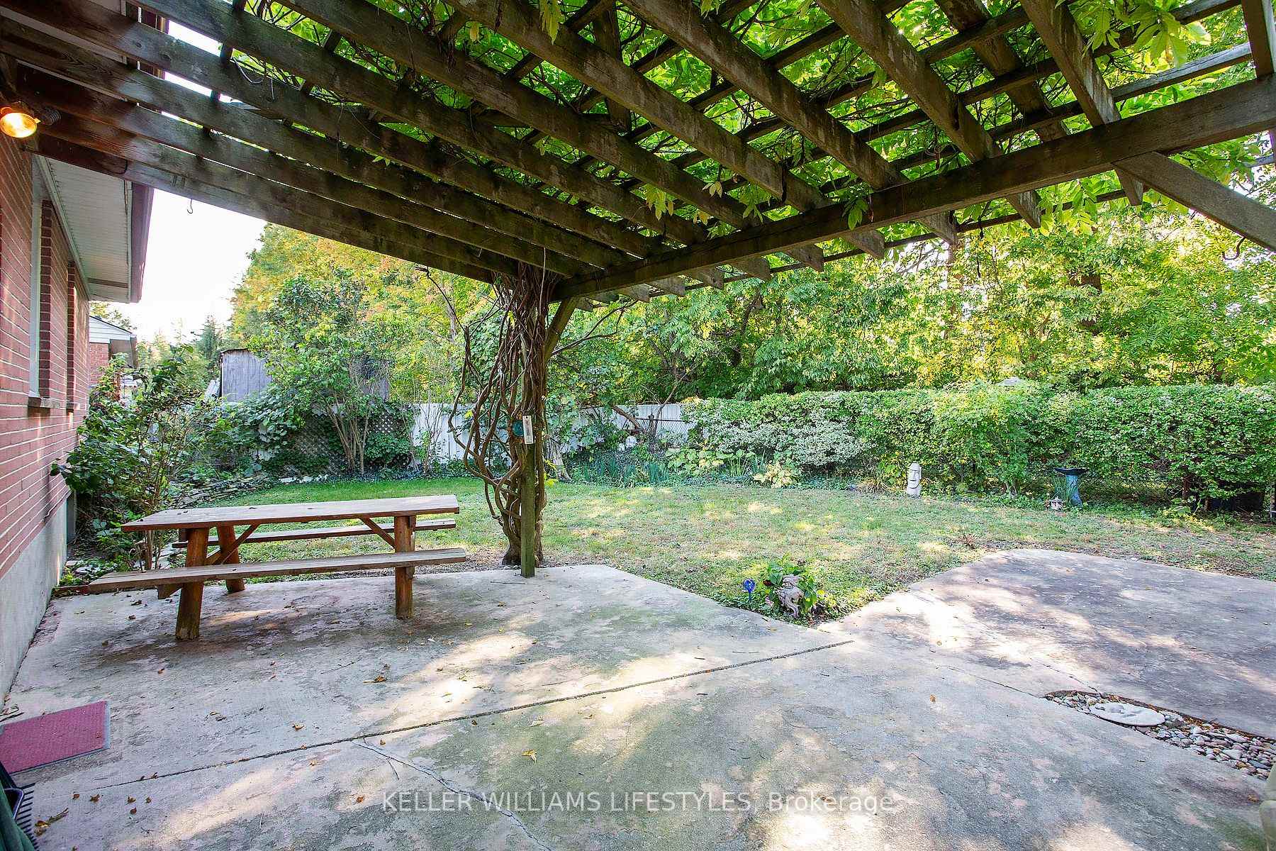Photo 37 of 155 Trowbridge Avenue, London, South D — HOMEH