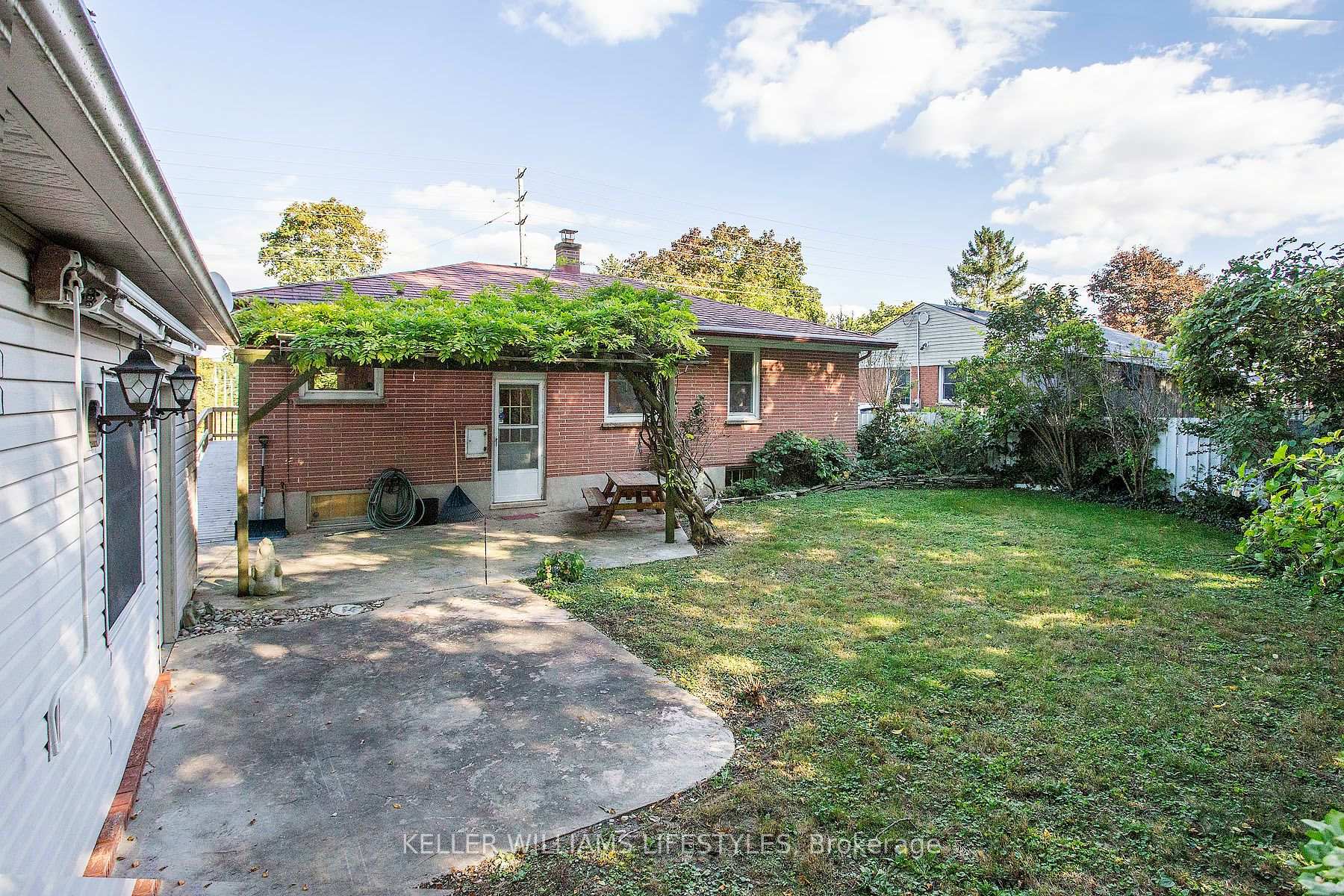Photo 38 of 155 Trowbridge Avenue, London, South D — HOMEH