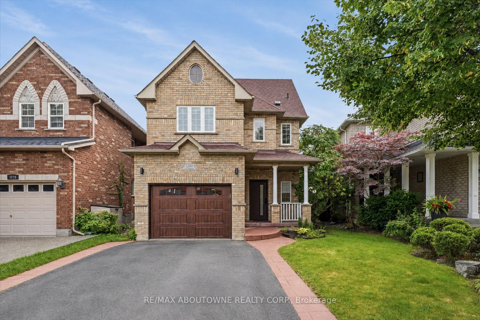 Photo 2 of 1282 Parkhurst Drive, Oakville, West Oak Trails — HOMEH