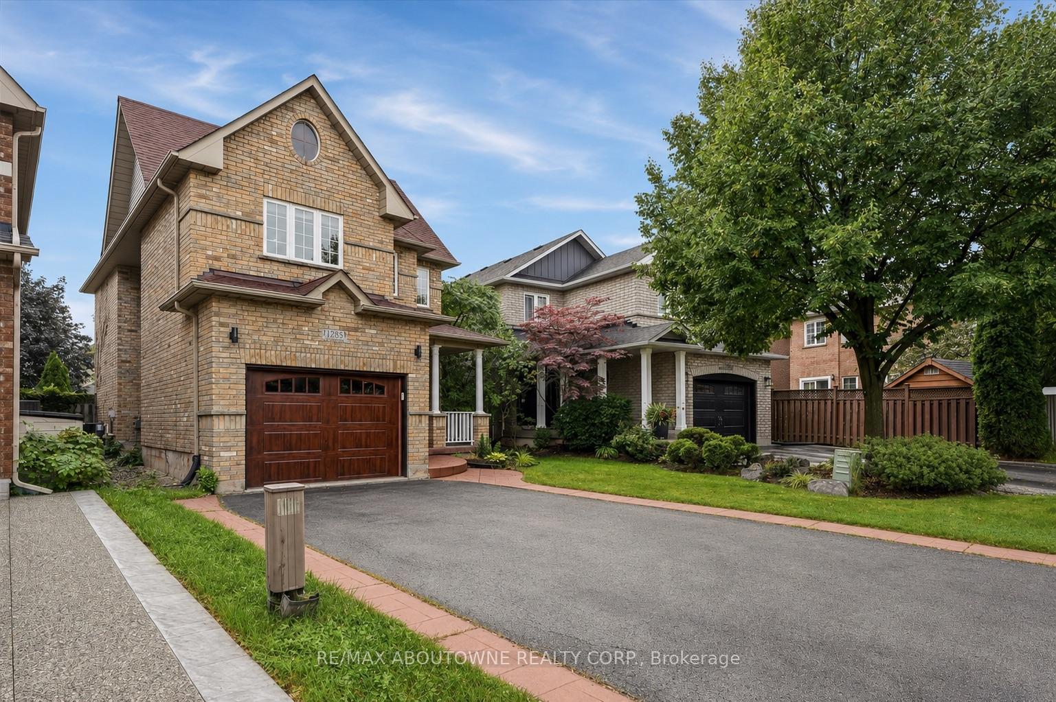 Photo 3 of 1282 Parkhurst Drive, Oakville, West Oak Trails — HOMEH
