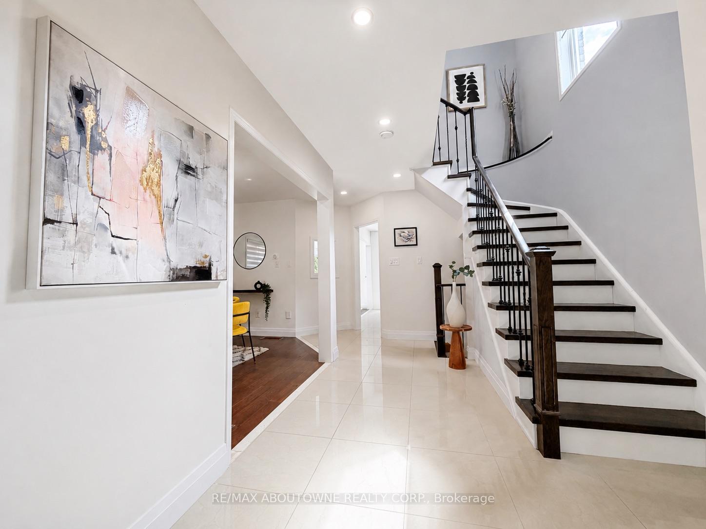 Photo 10 of 1282 Parkhurst Drive, Oakville, West Oak Trails — HOMEH