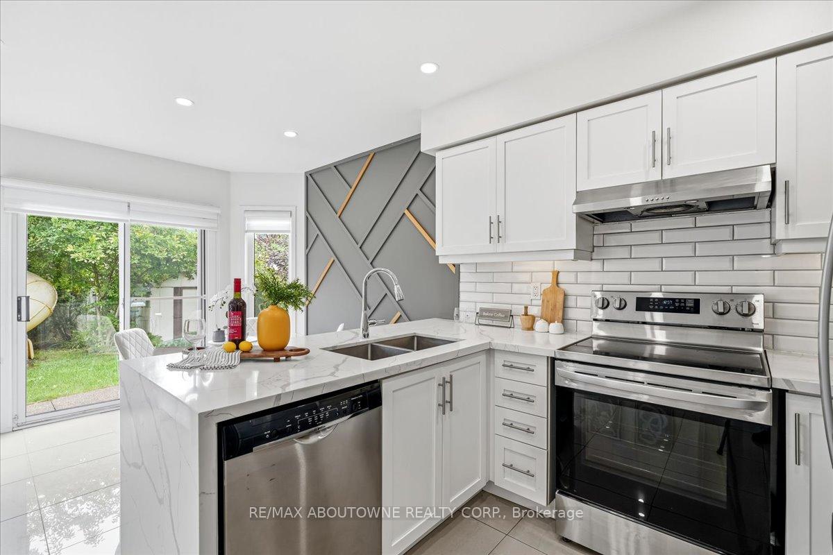 Photo 21 of 1282 Parkhurst Drive, Oakville, West Oak Trails — HOMEH