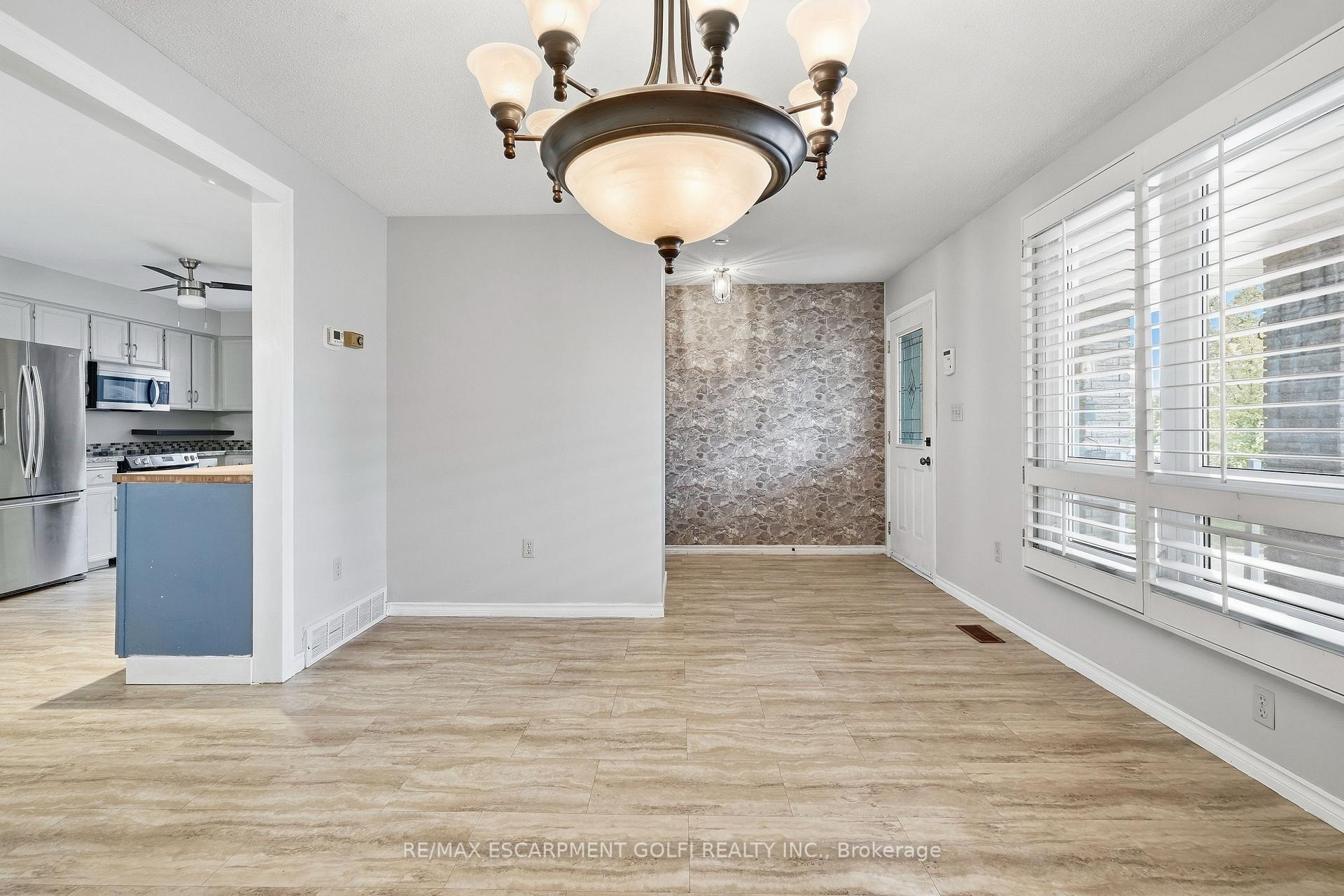Photo 3 of 7814 Donlee Drive, Niagara Falls, Ascot — HOMEH