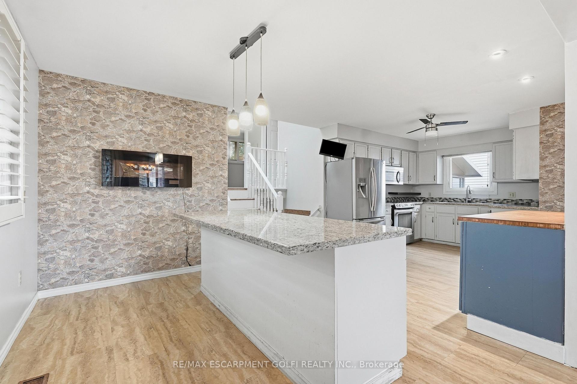 Photo 4 of 7814 Donlee Drive, Niagara Falls, Ascot — HOMEH