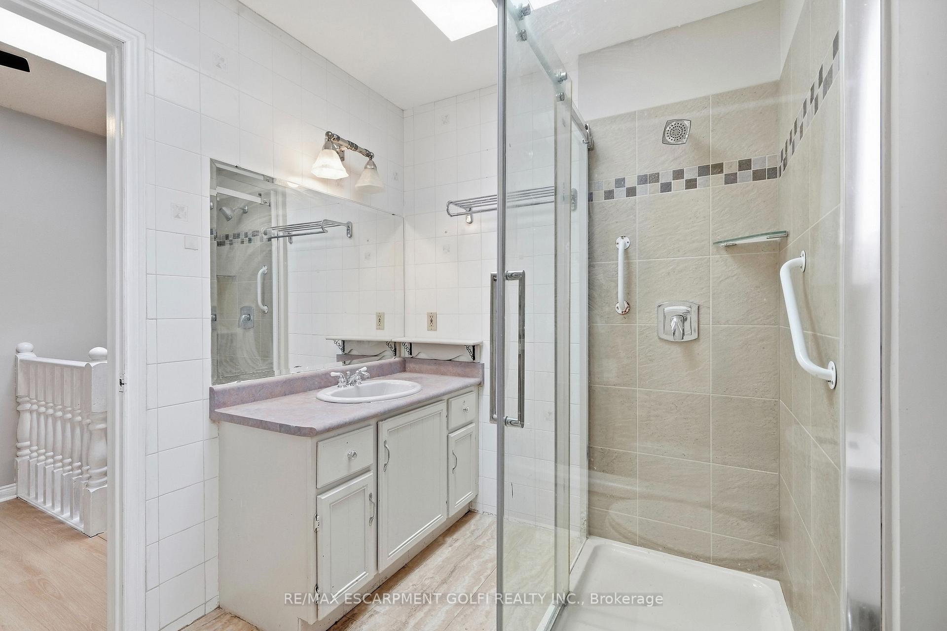Photo 11 of 7814 Donlee Drive, Niagara Falls, Ascot — HOMEH