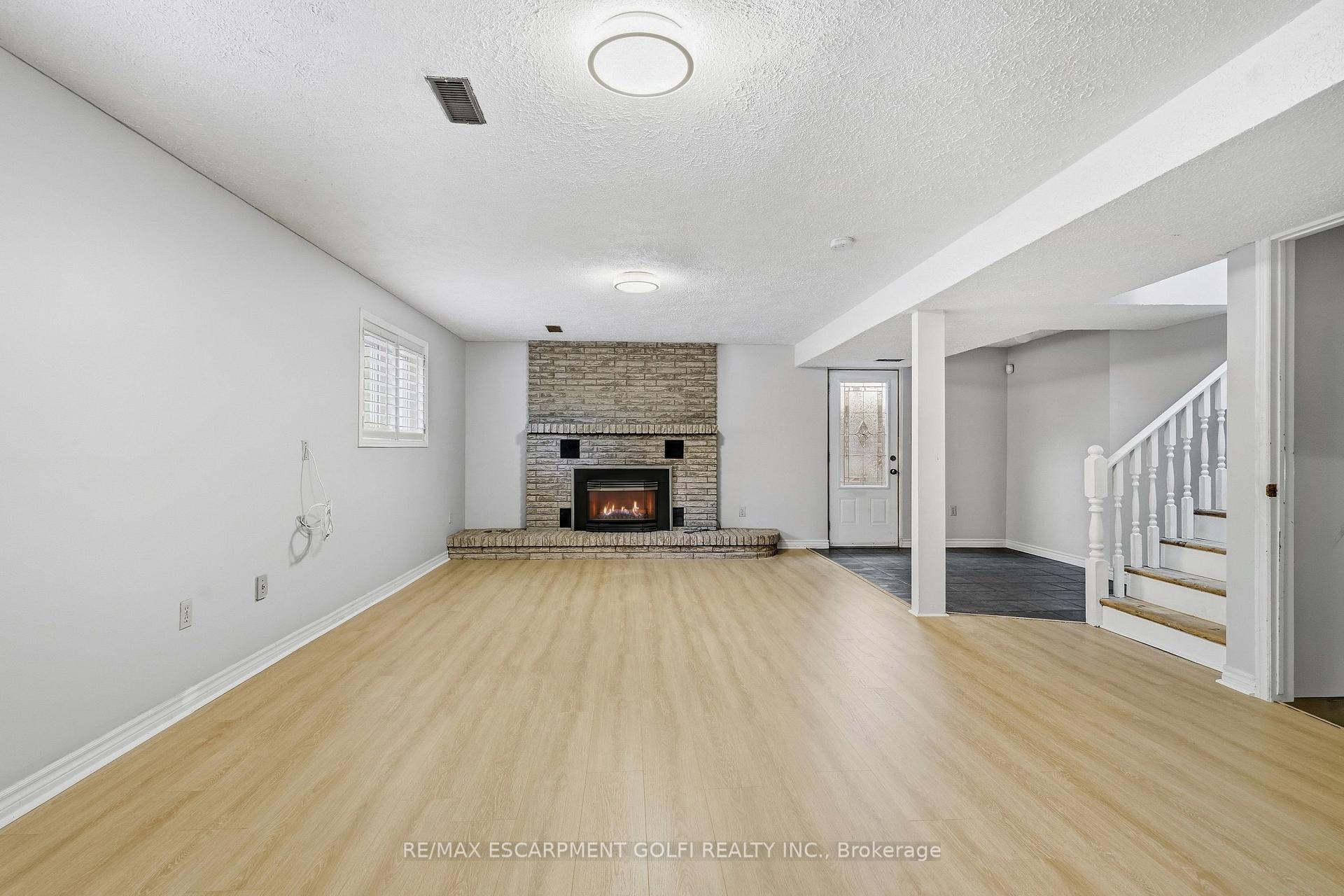 Photo 12 of 7814 Donlee Drive, Niagara Falls, Ascot — HOMEH