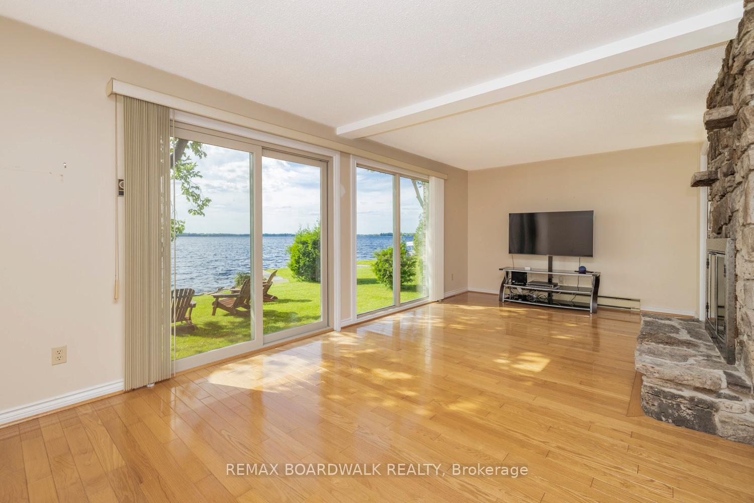Photo 6 of 104 Avenue 4a, Beckwith, Beckwith Twp — HOMEH