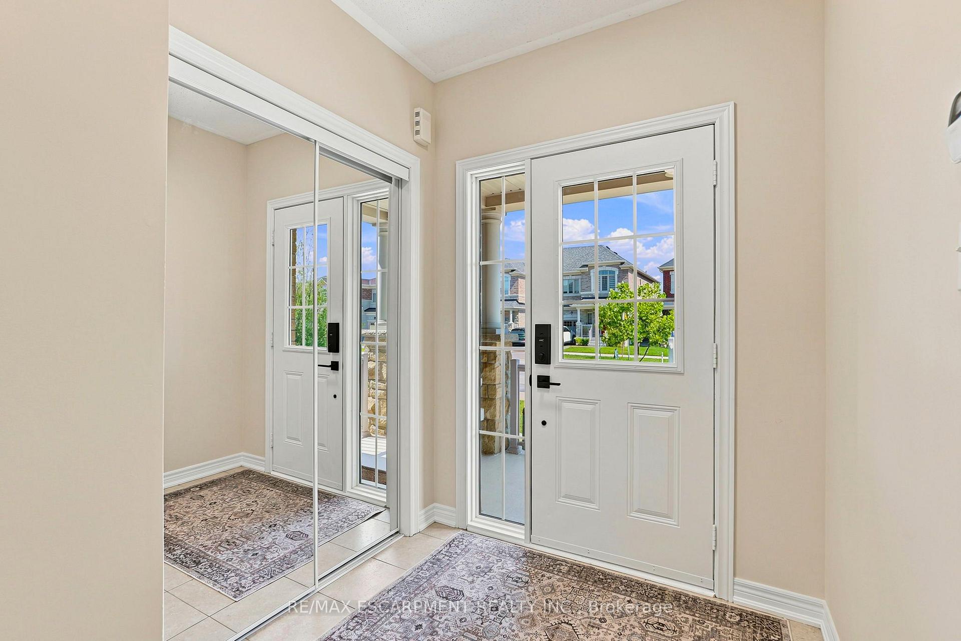 Photo 4 of 123 Skinner Road, Hamilton, Waterdown — HOMEH