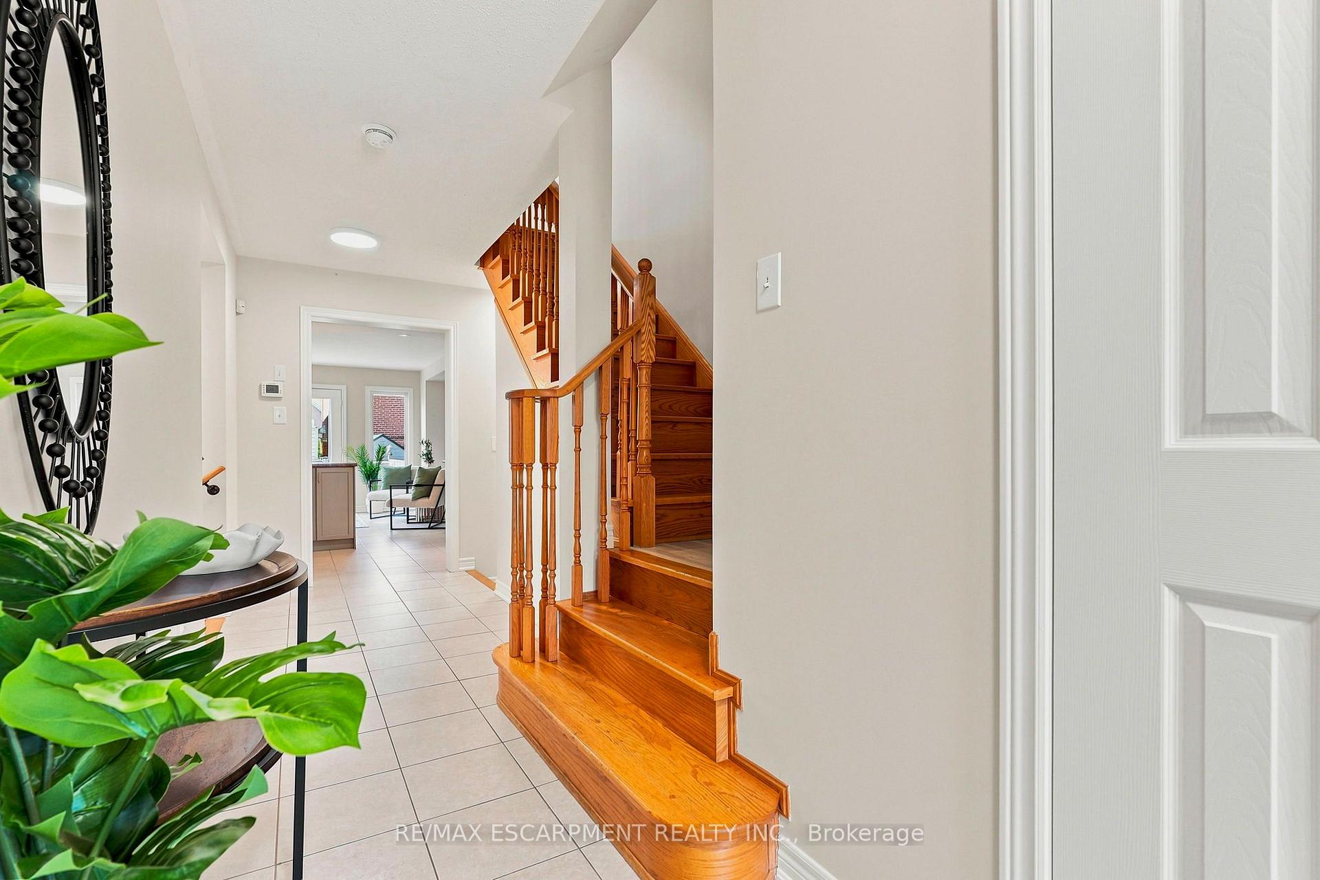 Photo 5 of 123 Skinner Road, Hamilton, Waterdown — HOMEH