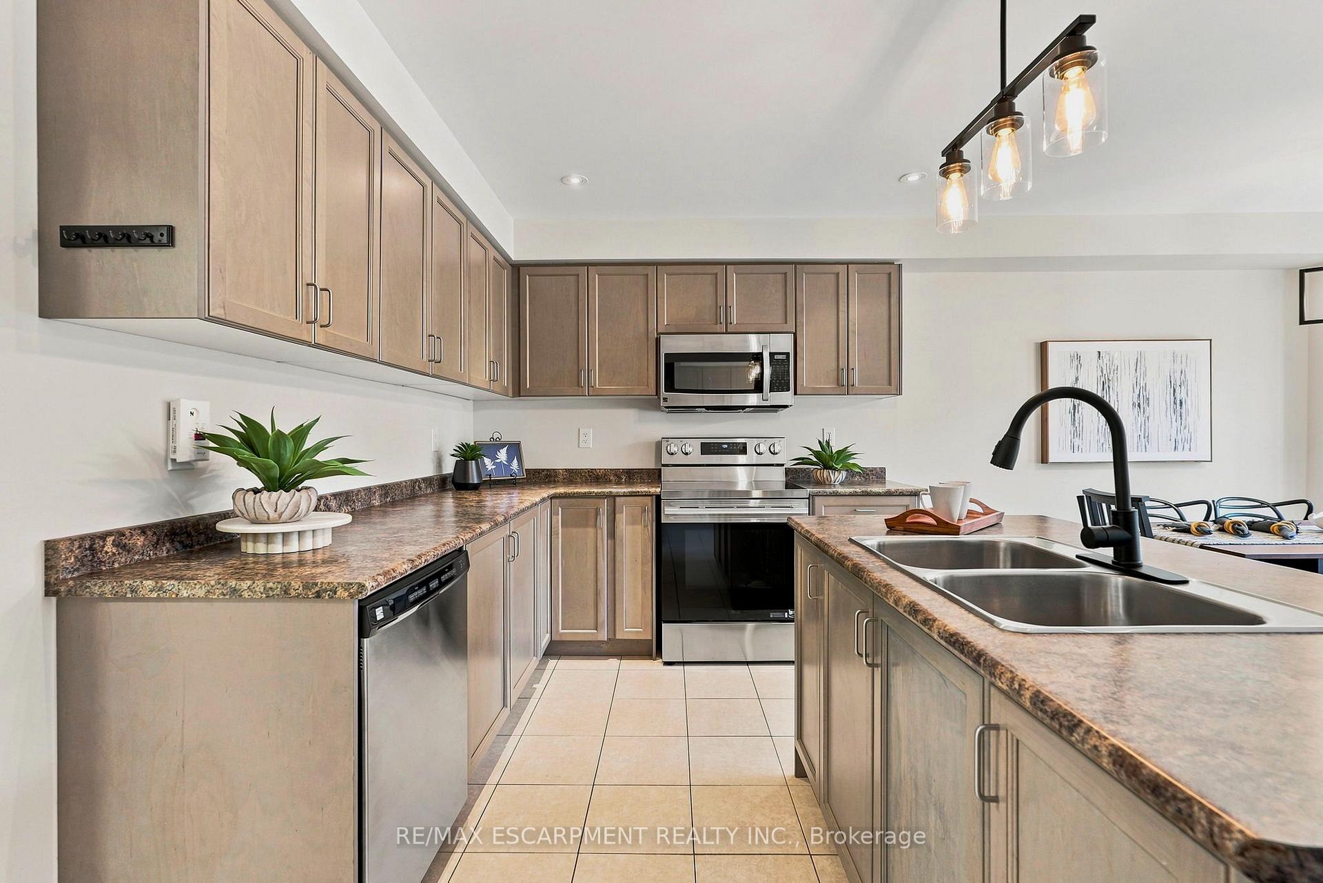 Photo 8 of 123 Skinner Road, Hamilton, Waterdown — HOMEH
