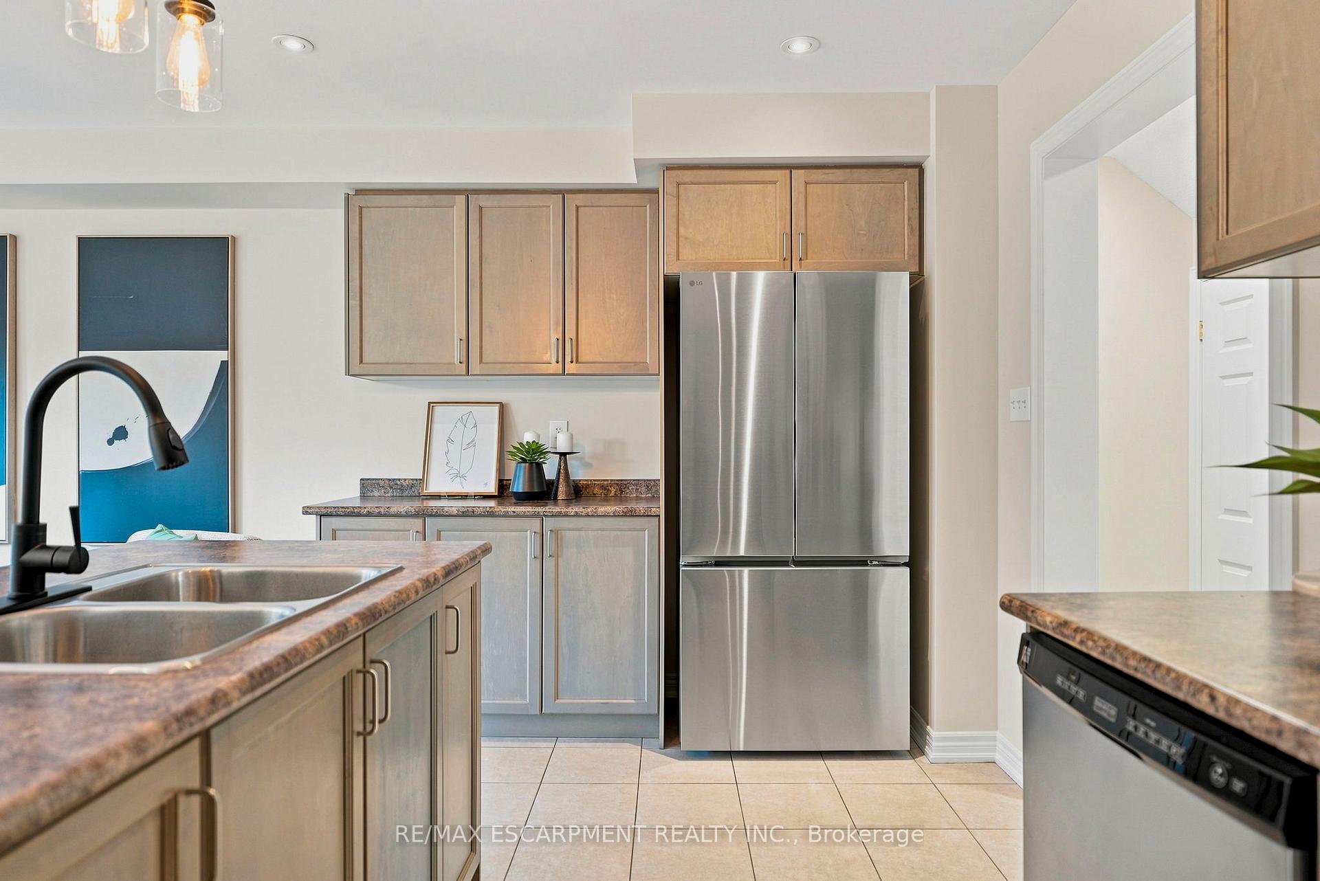 Photo 9 of 123 Skinner Road, Hamilton, Waterdown — HOMEH