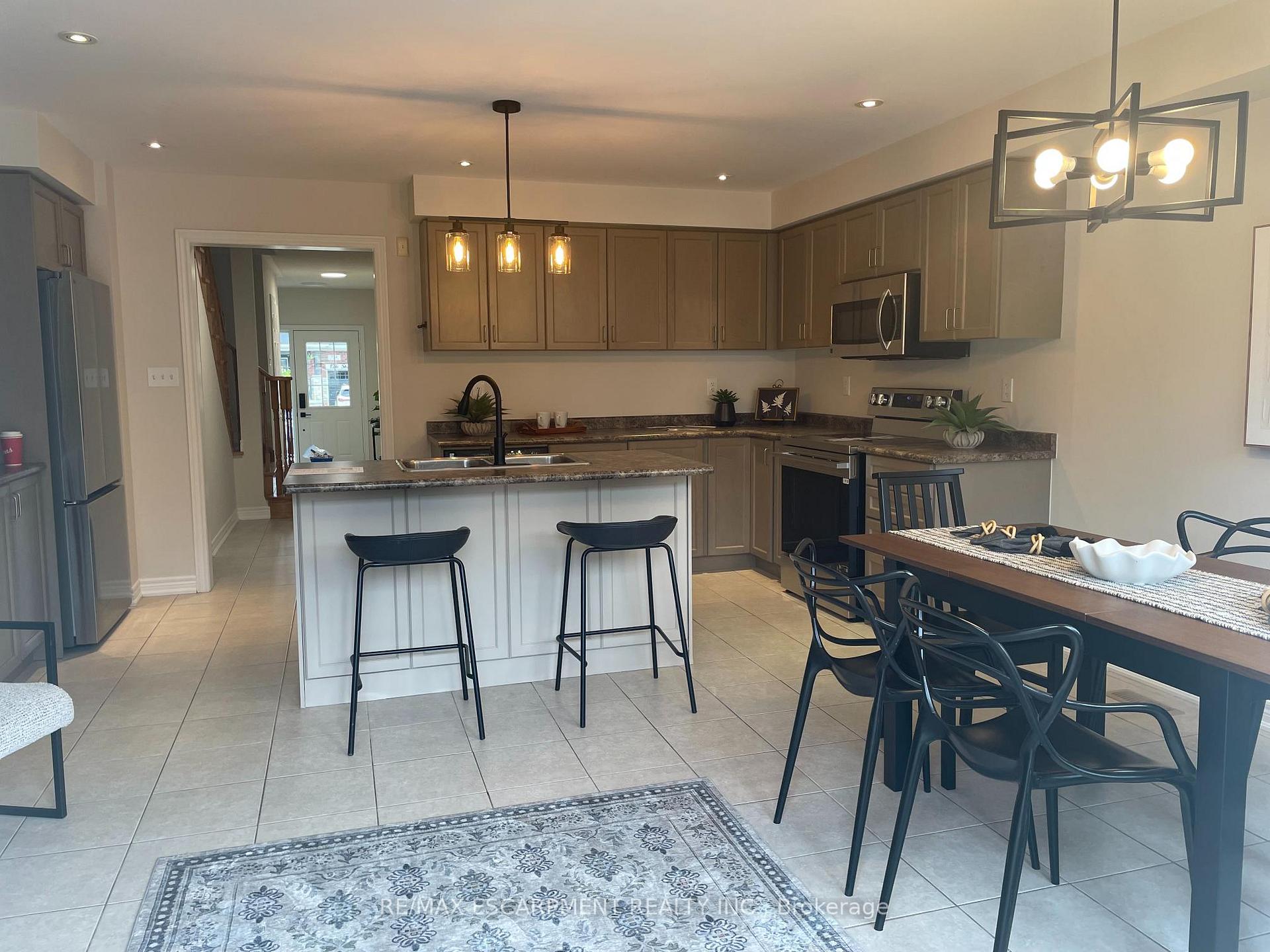 Photo 10 of 123 Skinner Road, Hamilton, Waterdown — HOMEH
