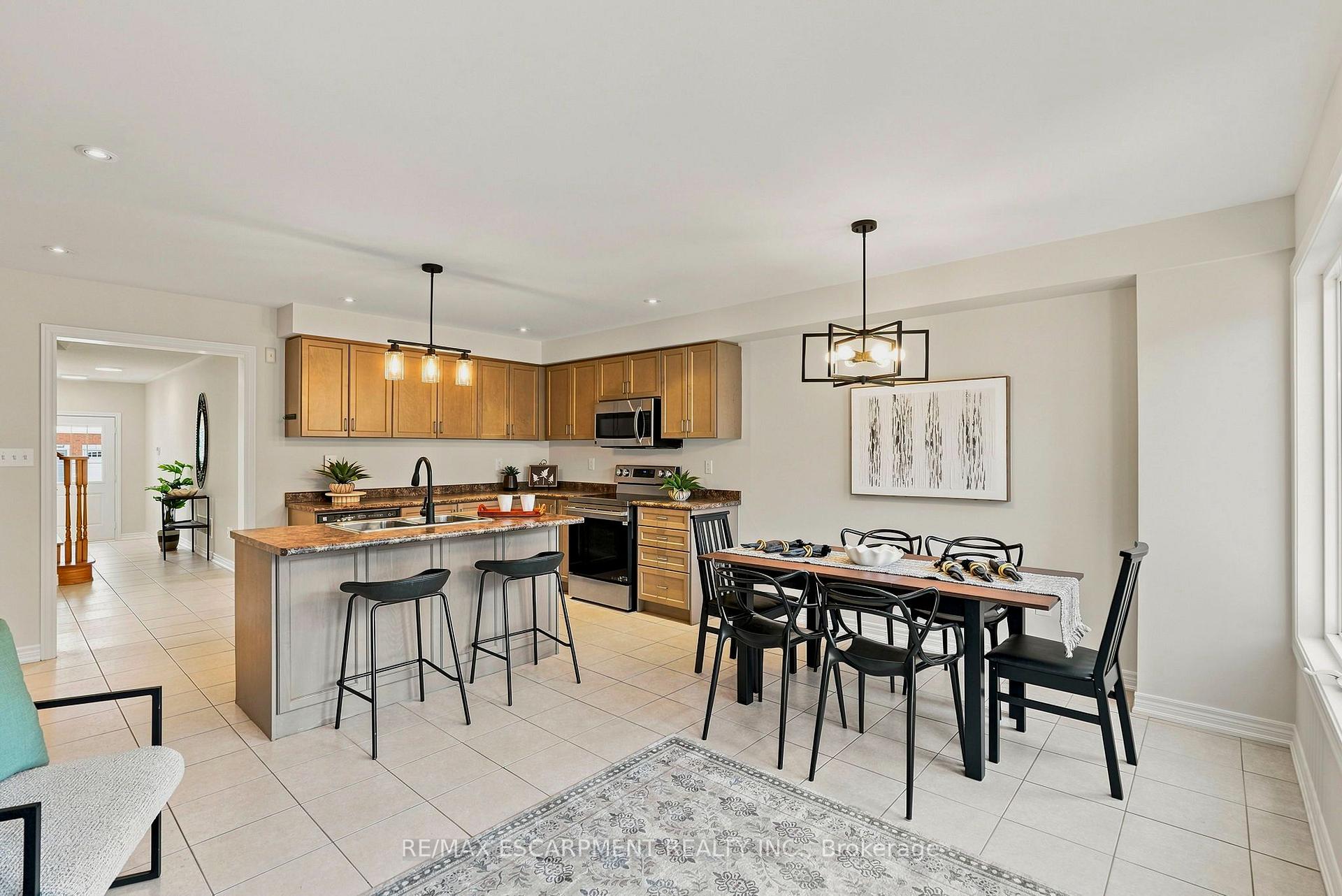 Photo 14 of 123 Skinner Road, Hamilton, Waterdown — HOMEH