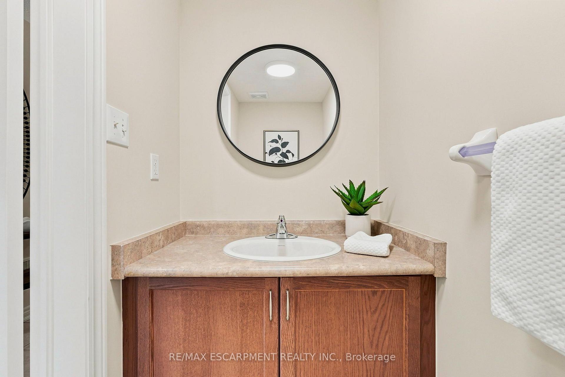 Photo 15 of 123 Skinner Road, Hamilton, Waterdown — HOMEH